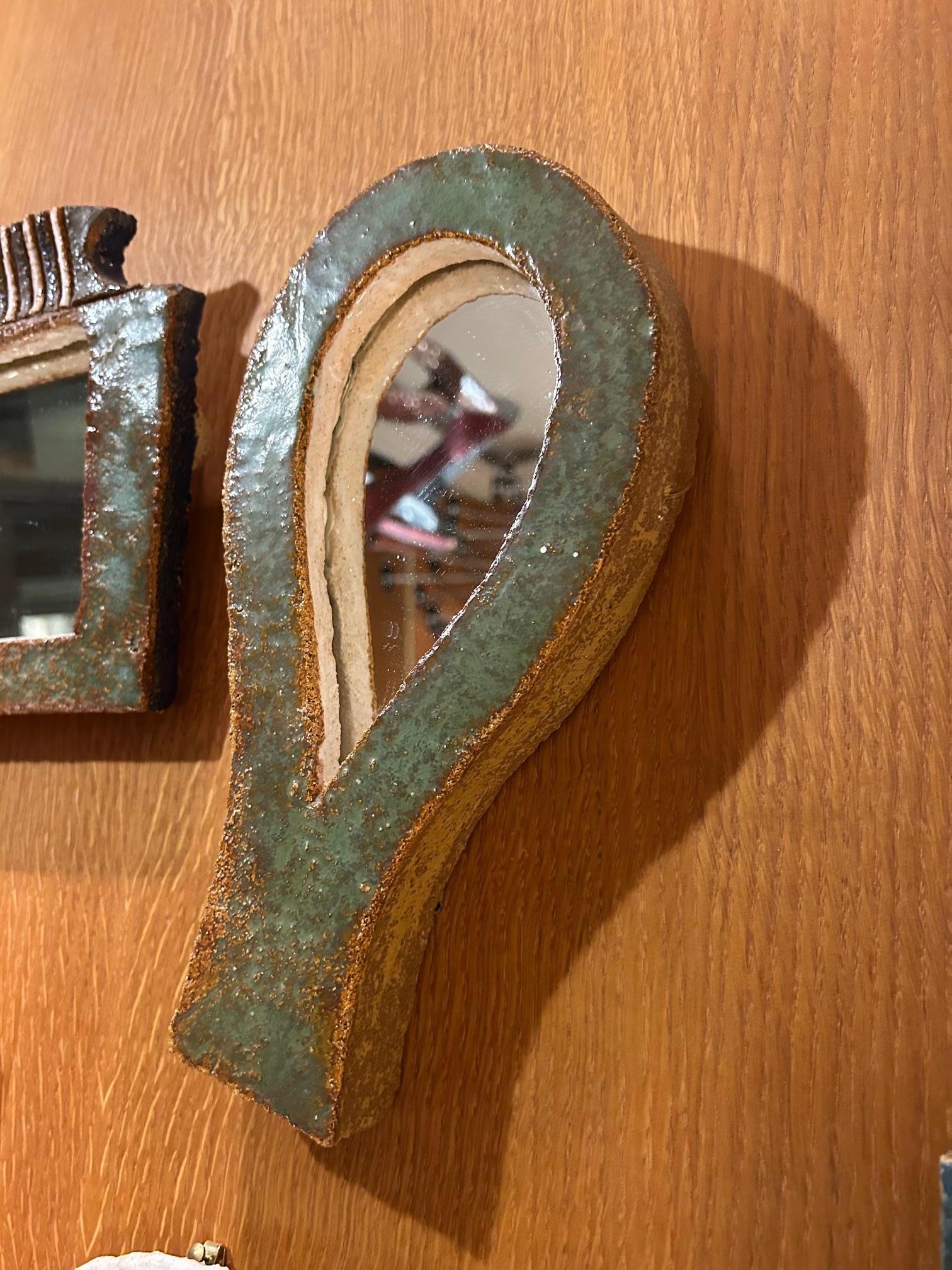 Spiegel aus Keramik von Les Argonautes
1960's
Signiert auf der Rückseite