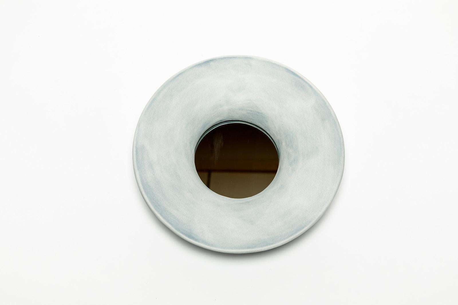 A ceramic mirror with withe, grey, blue glazes decoration by Mia Jensen.
Unique piece.
Signed under the base.
Unique piece,
circa 2019.