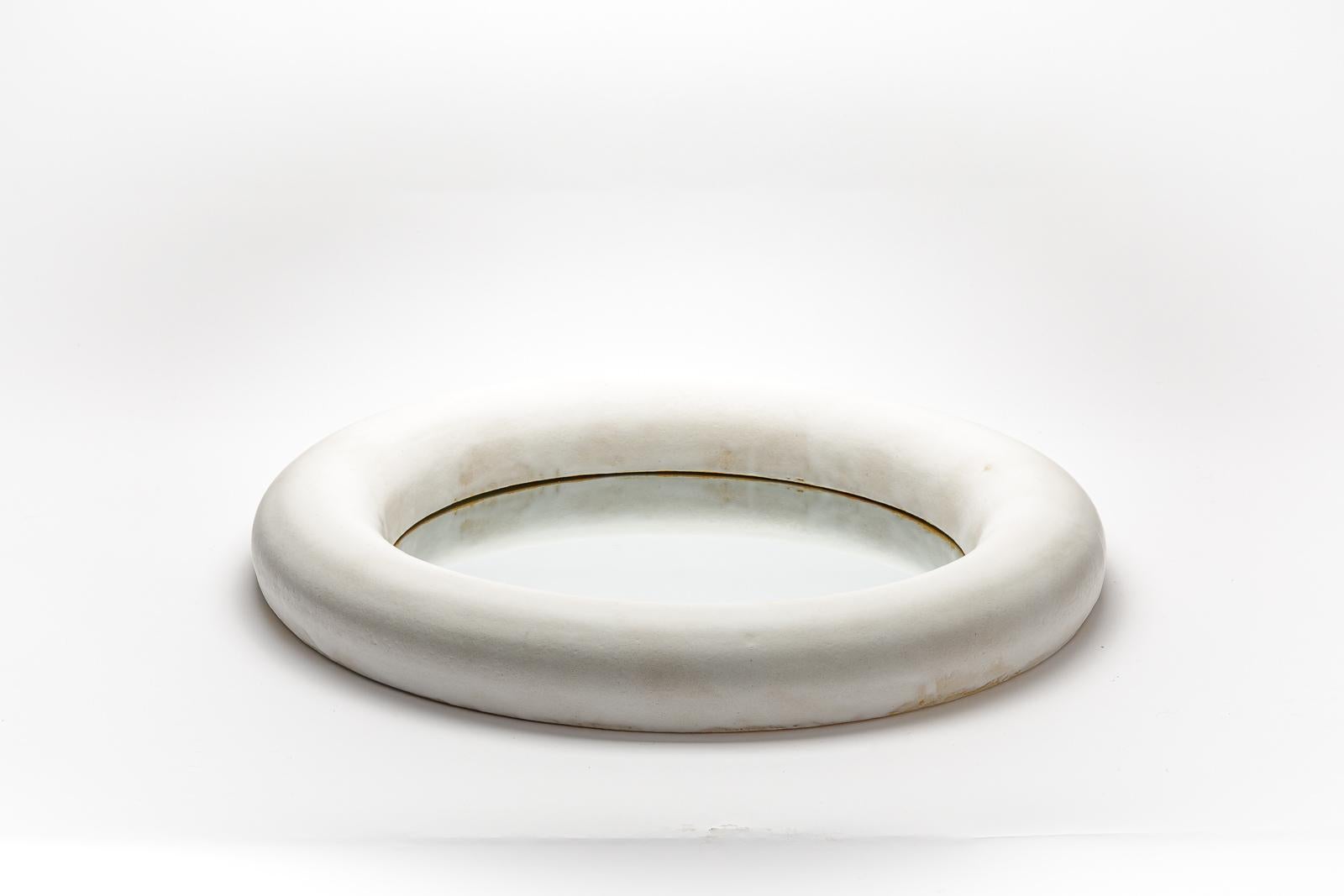 White glazed ceramic mirror by Mia Jensen.
Artist signature under the base. Circa 2023-2024.
H : 2.4’ x 22’ inches.

