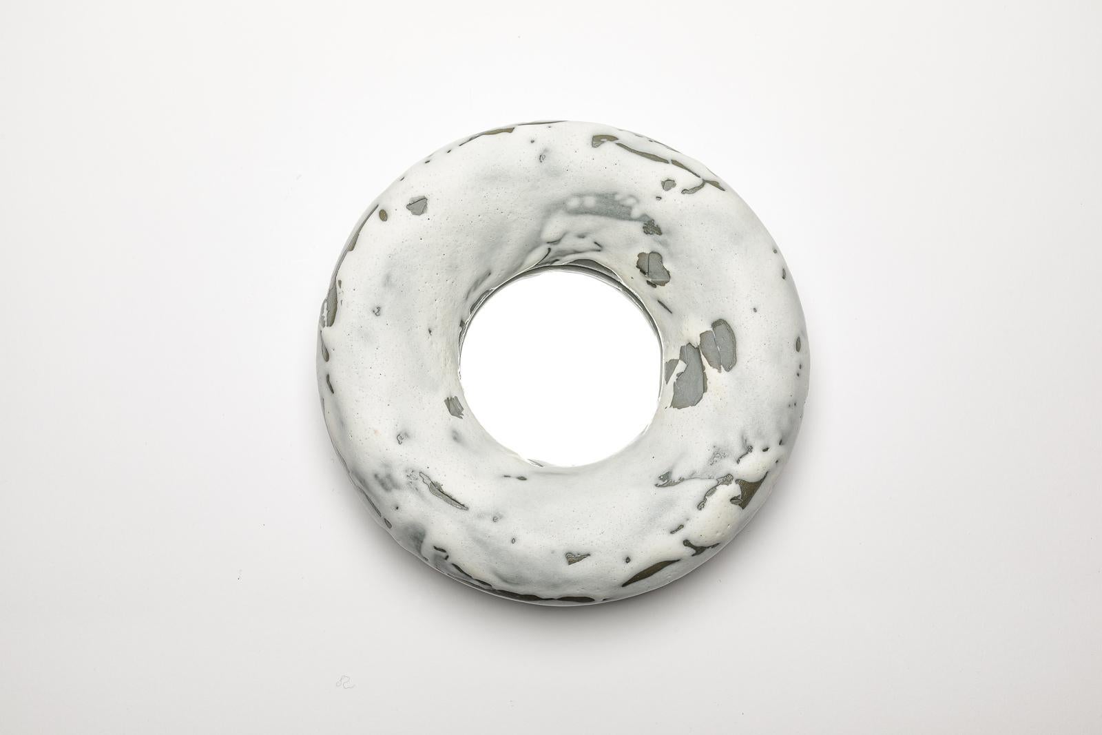 Francese Specchio in ceramica di Mia Jensen, firmato, pezzo unico, circa 2023 in vendita