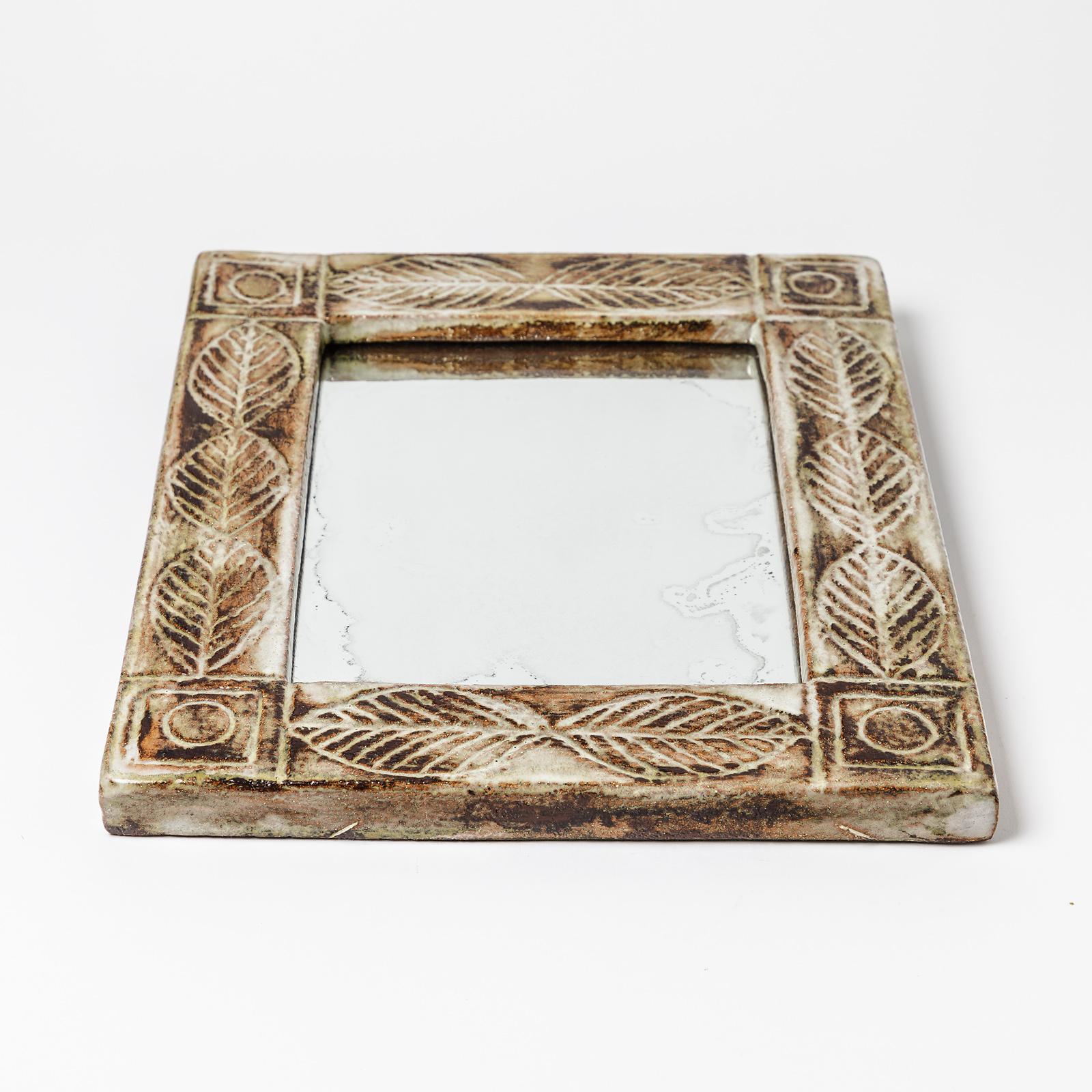 A ceramic mirror by Olivier Petit.
Perfect original conditions,
circa 1960-1970.
Dimensions (mirror only): 28.5 x 20 cm / 11' x 8' inches.