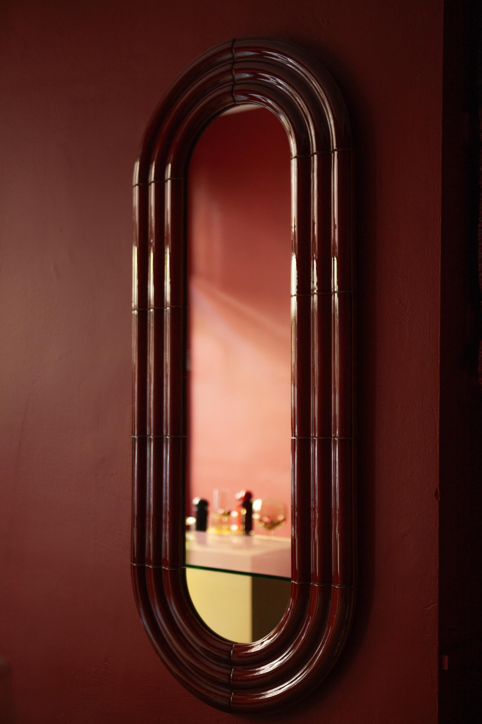 Organique Miroir en céramique ELO 80x180 ROUGE par Pani Jurek en vente