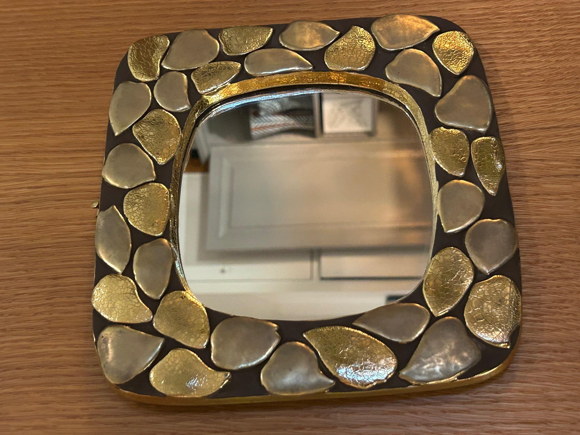 Miroir en céramique de Mithé Espelt, décor de feuilles d'or, France, années 1970