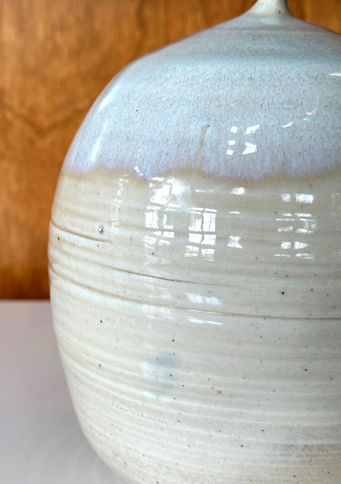 Keramik-Mondtopf mit Rattle von Toshiko Takaezu im Angebot 7