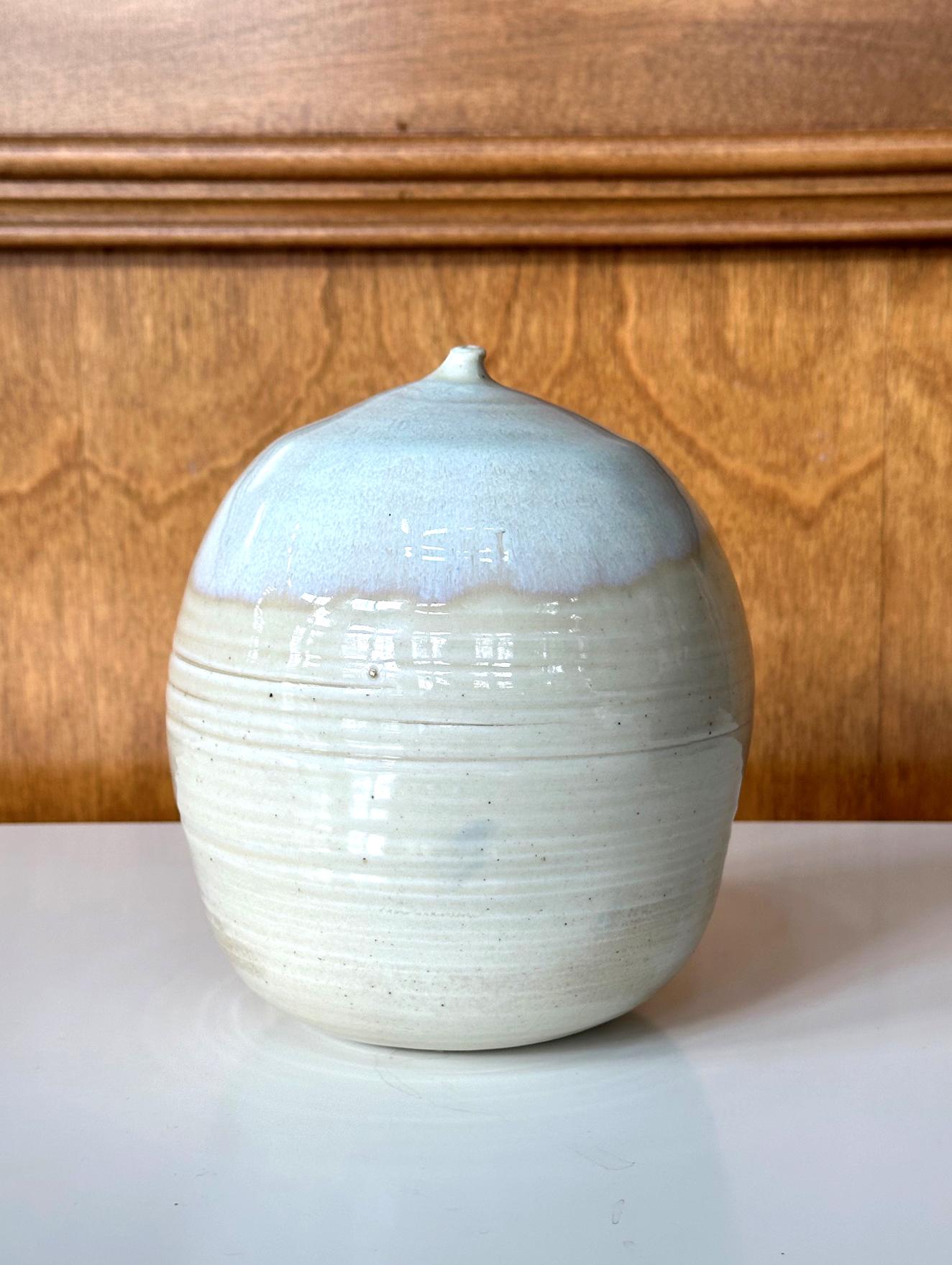 Ceramic Moon Pot with Rattle by Toshiko Takaezu In Good Condition For Sale In Atlanta, GA