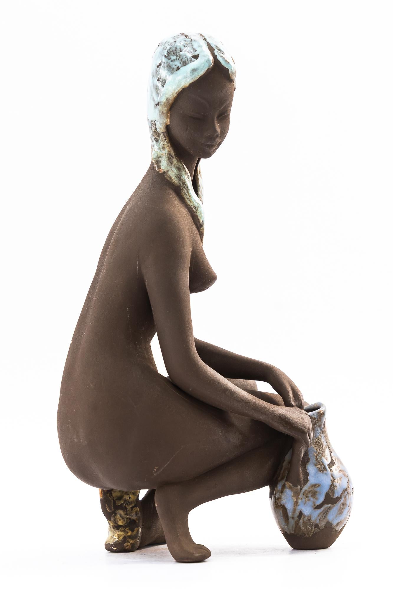 Escultura cerámica de mujer desnuda viena hacia los años 70 en Bueno estado para la venta en Wien, AT