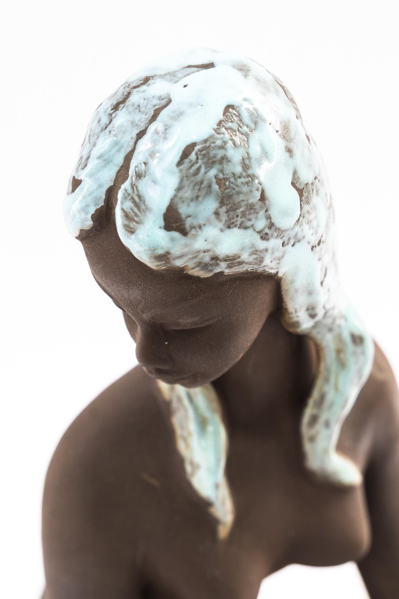 Escultura cerámica de mujer desnuda viena hacia los años 70 Cerámico en venta
