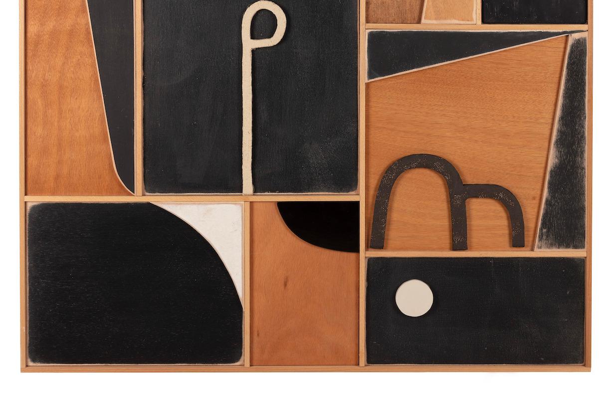 Relieve de cerámica sobre collage de madera #W223 de Natalie Rich-Fernandez, 2024 Otro en venta