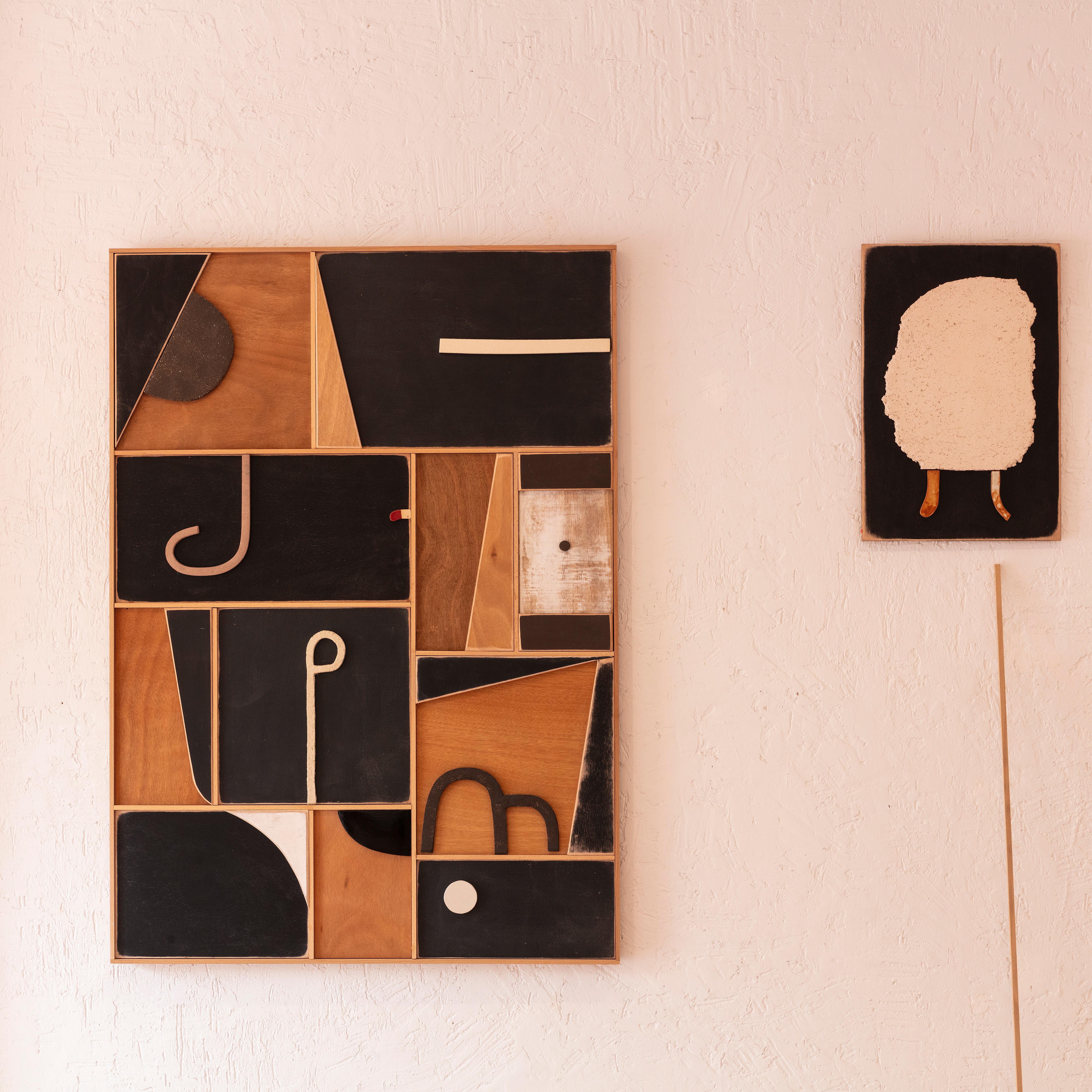 Relieve de cerámica sobre collage de madera #W223 de Natalie Rich-Fernandez, 2024 en venta 2