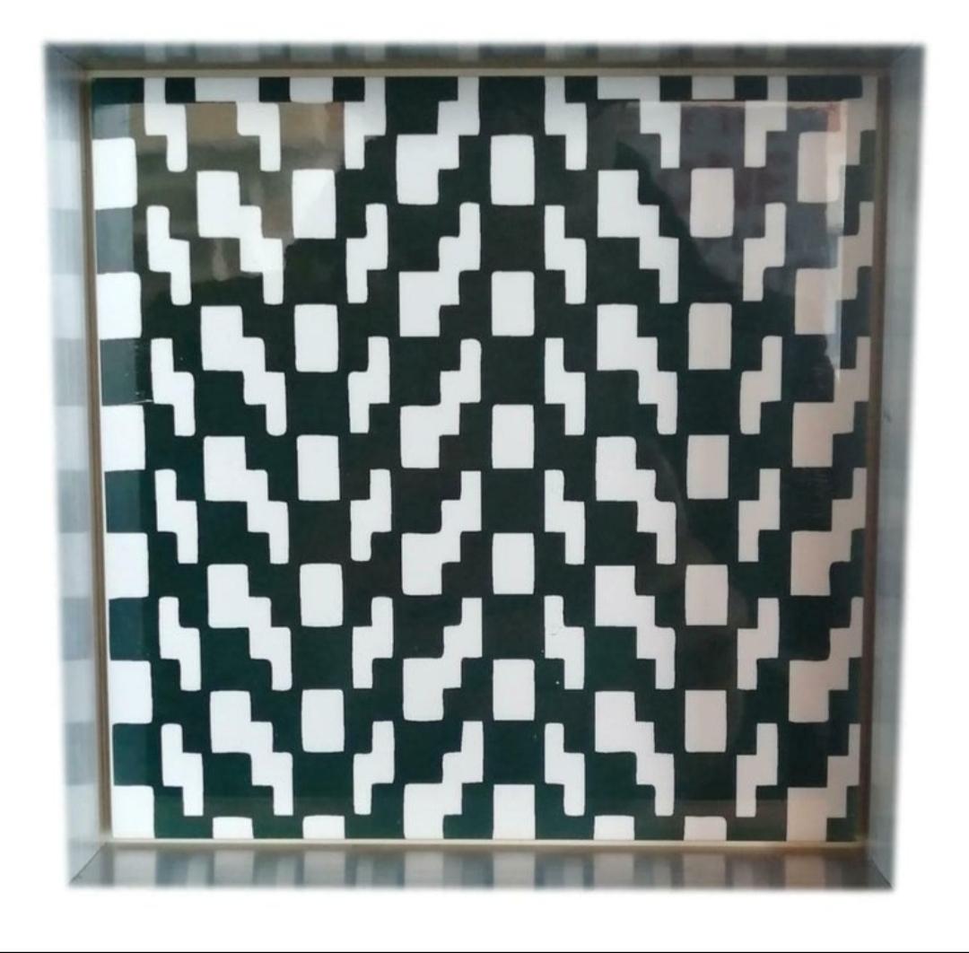 Raro azulejo de cerámica diseñado en 1968 por Ettore Sottsass para Cedit Ceramiche

marco de aluminio

Tamaño con marco 35x35 cm, tamaño de la baldosa 15x15 cm, saliente de la pared 5 cm

Muy buen estado, como se muestra en las fotos

muy