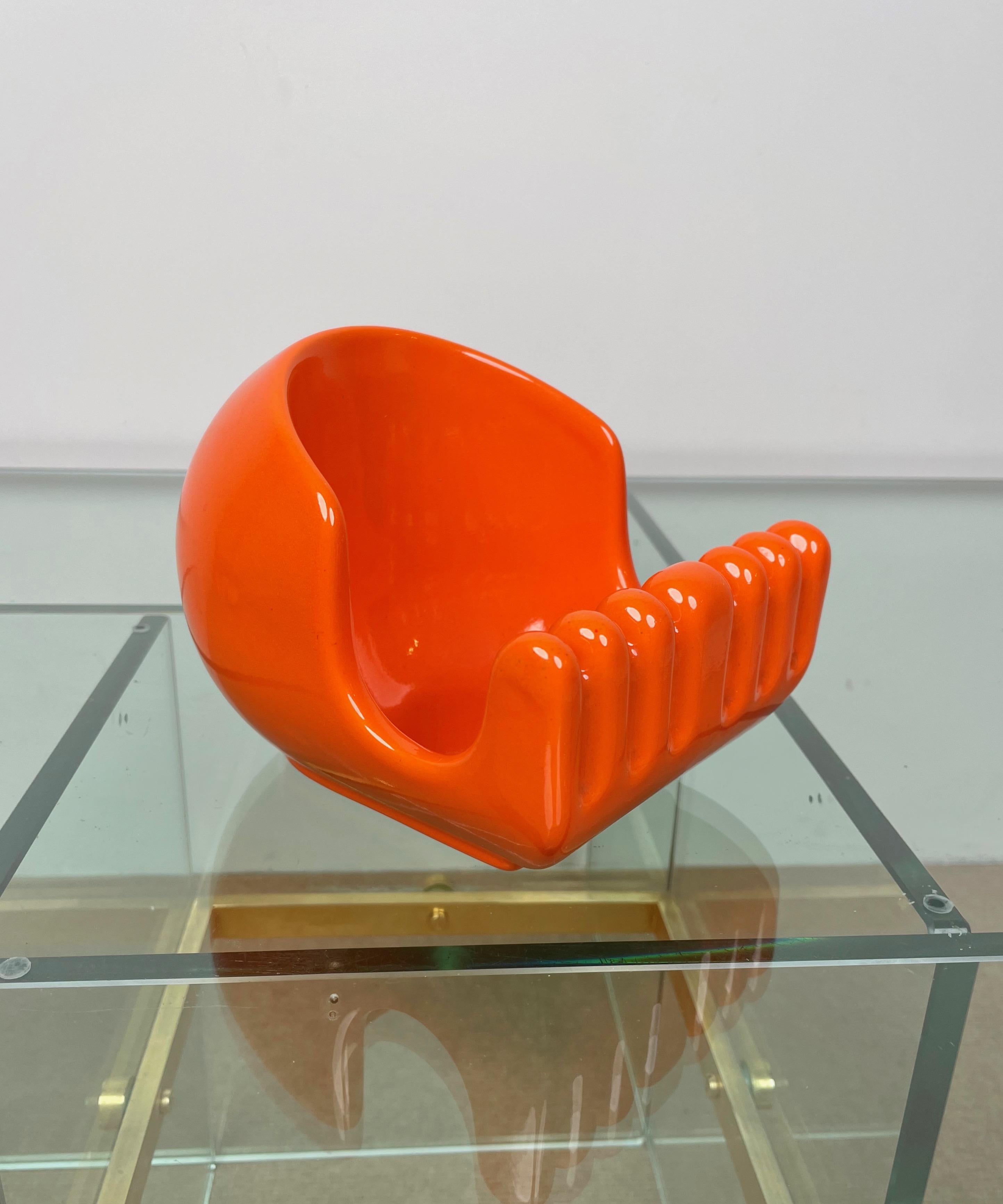 Orange ceramic vide pocket emptier by the Italian designer Enzo Bioli for Il Picchio. Made in Italy in the 1970s.

The original signature is still visible on the bottom, as shown in the pictures.