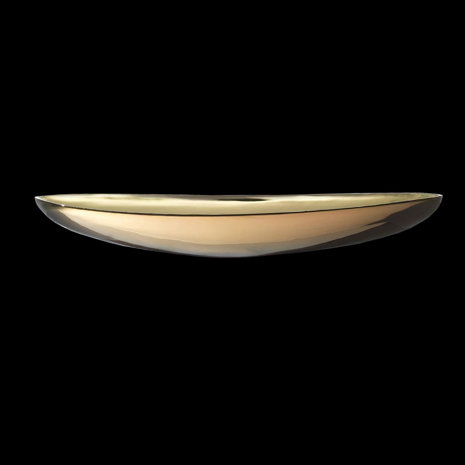 Ceramic oval plate handcrafted in bronze outside and 24-karat gold inside
COSMOS, code K011, measures: 86.0 cm. x 30.5 x H. 10.0 cm.