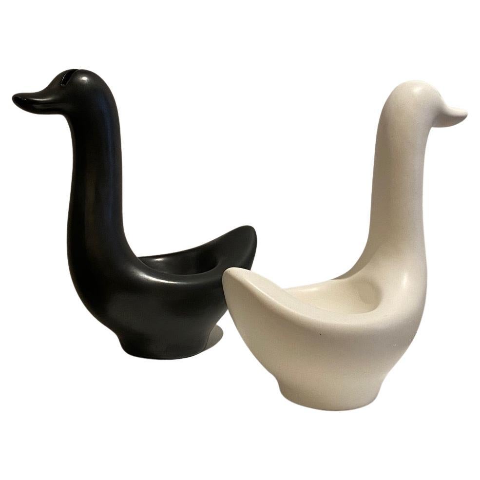 Pareja de cisnes blancos y negros de cerámica de André Baud, Vallauris, años 50