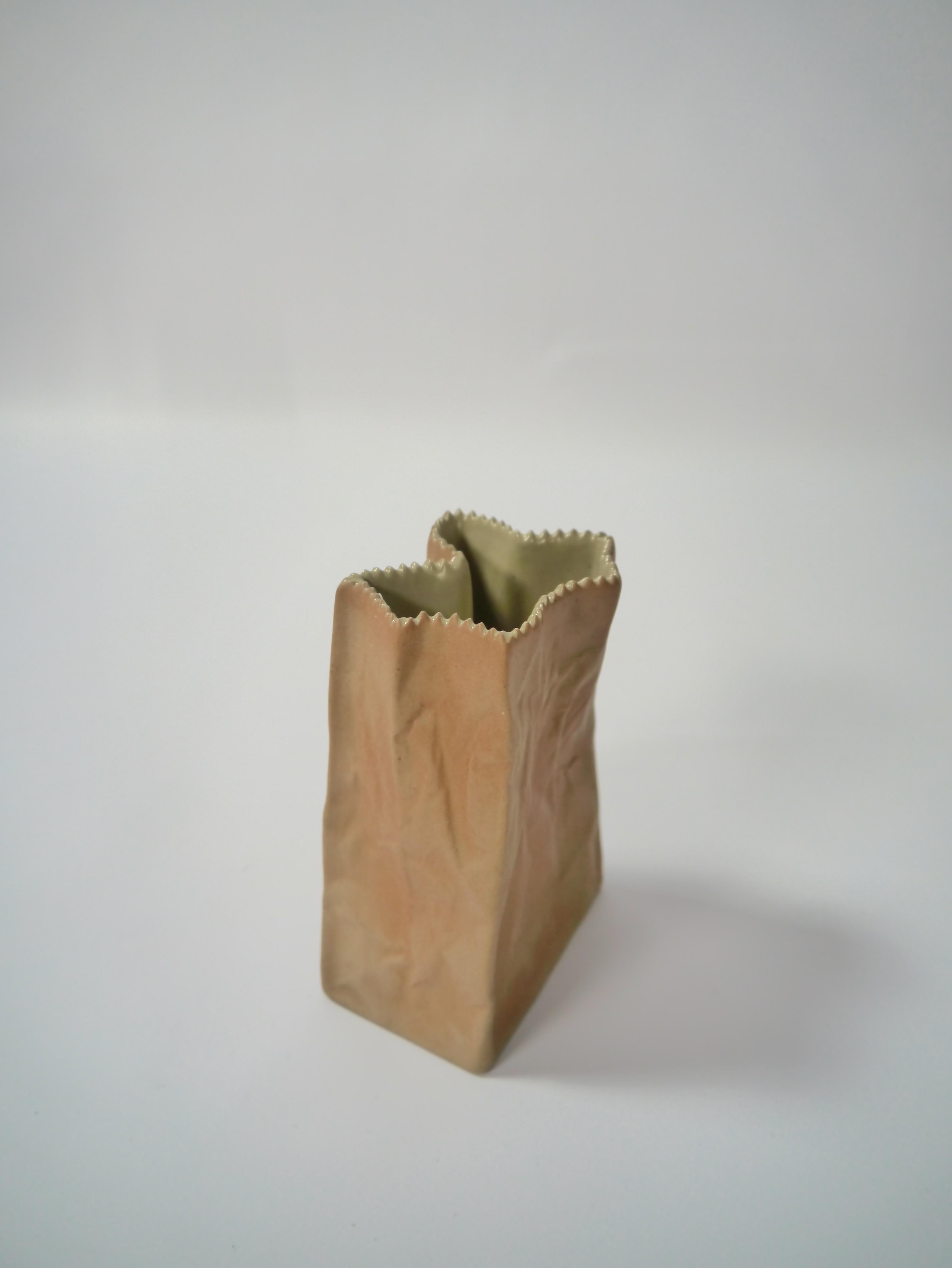 Postmoderne Vase en forme de sac en céramique conçu par Tapio Wirkkala pour Rosenthal, Allemagne, 1970 en vente