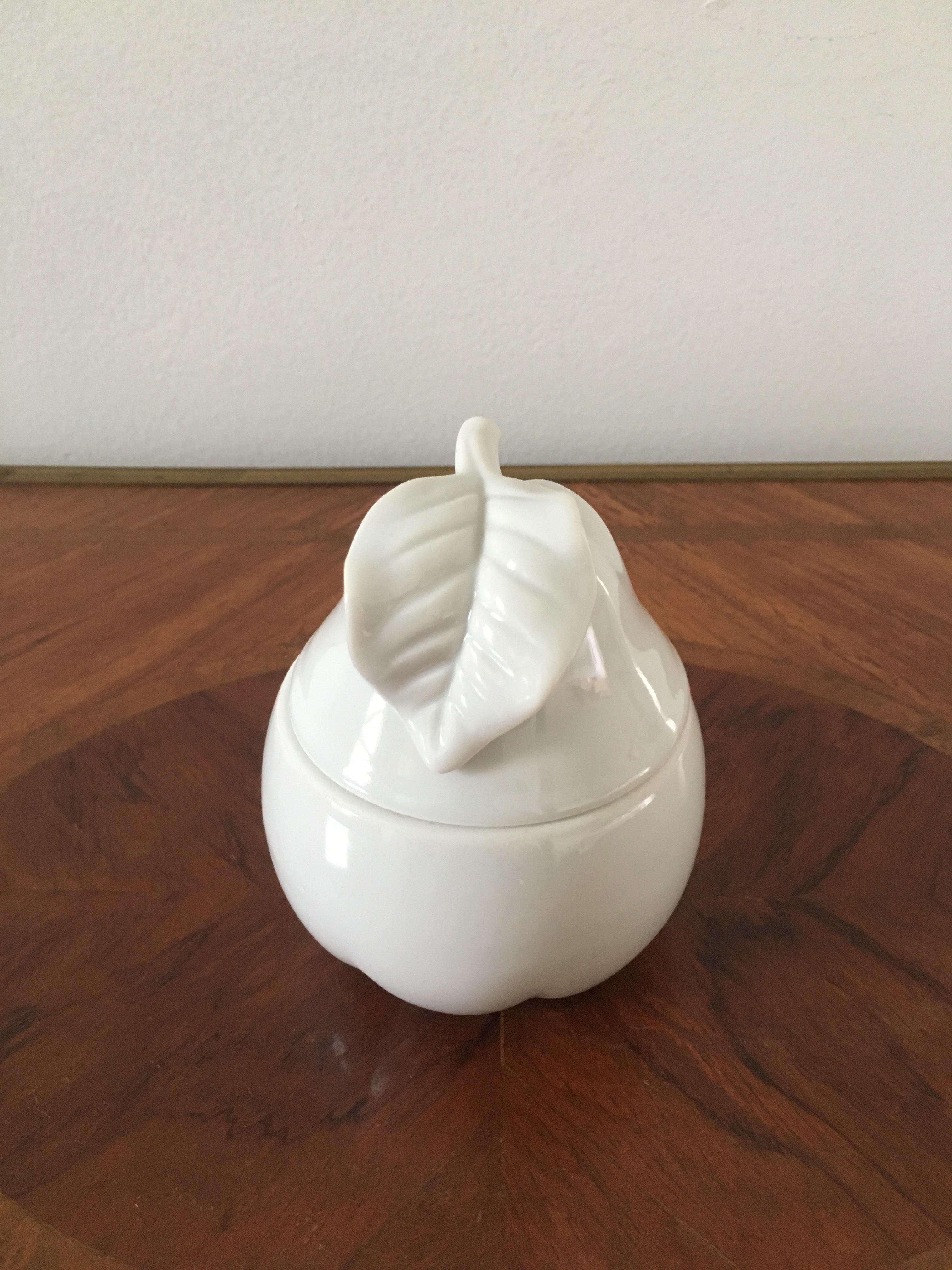 A charming French Country style vintage ceramic pear lidded container.

USA, Late 20th Century

Measures: 3.5ʺW × 3.5ʺD × 4.75ʺH

Very good vintage condition.
