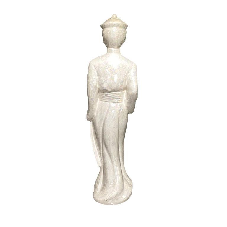 Cineserie Statue Chinoiserie in ceramica con smalto perlato, un set di 2 pezzi in vendita