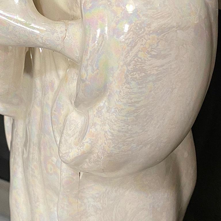 Ceramica Statue Chinoiserie in ceramica con smalto perlato, un set di 2 pezzi in vendita