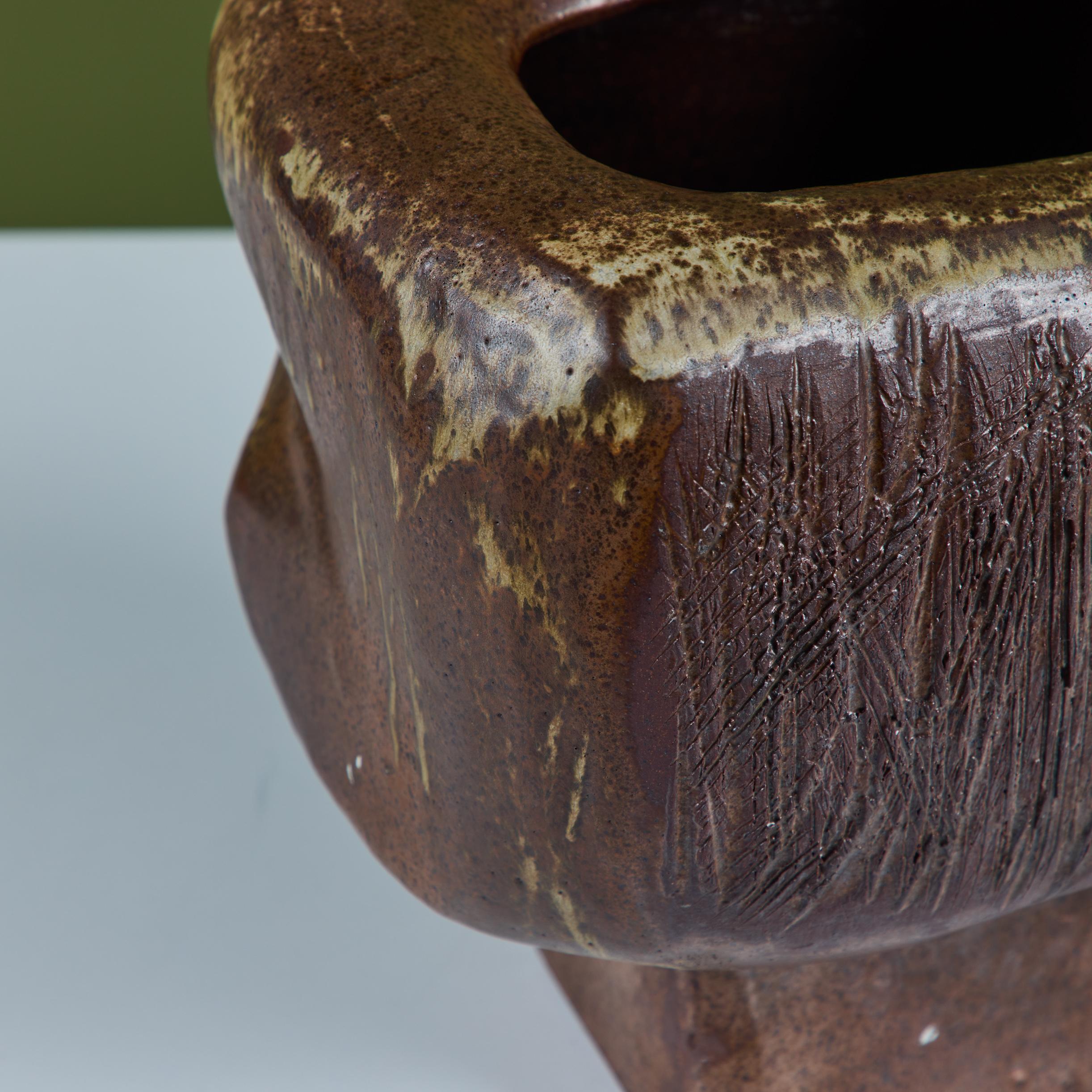 Vaso Ikebana con base a piedistallo in ceramica in vendita 3