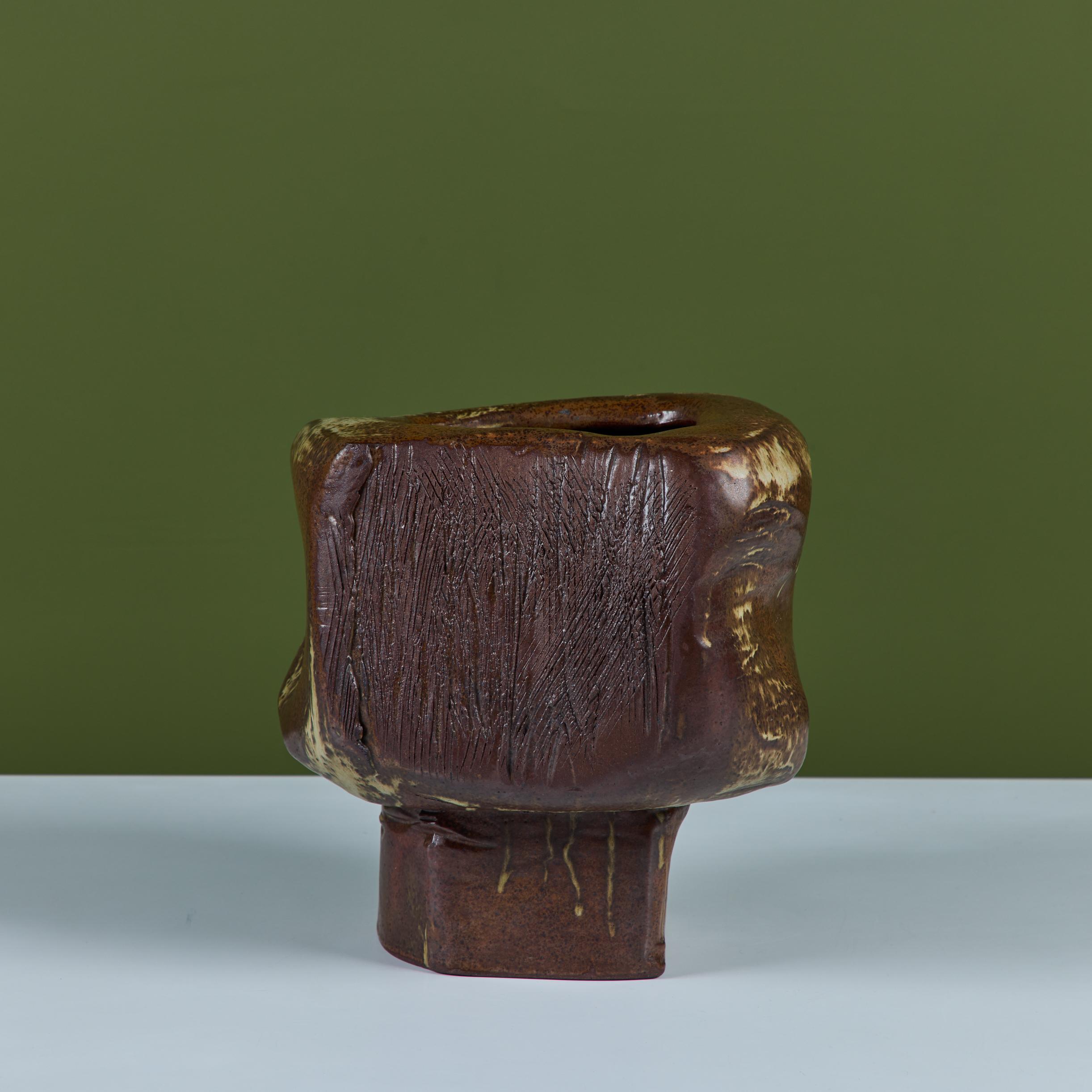 Sconosciuto Vaso Ikebana con base a piedistallo in ceramica in vendita