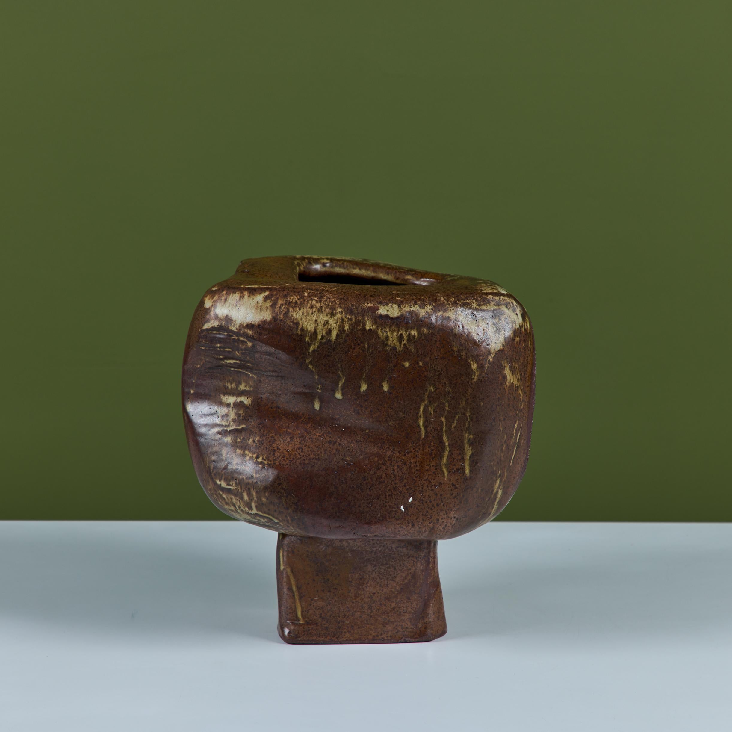 Vaso Ikebana con base a piedistallo in ceramica in vendita 1