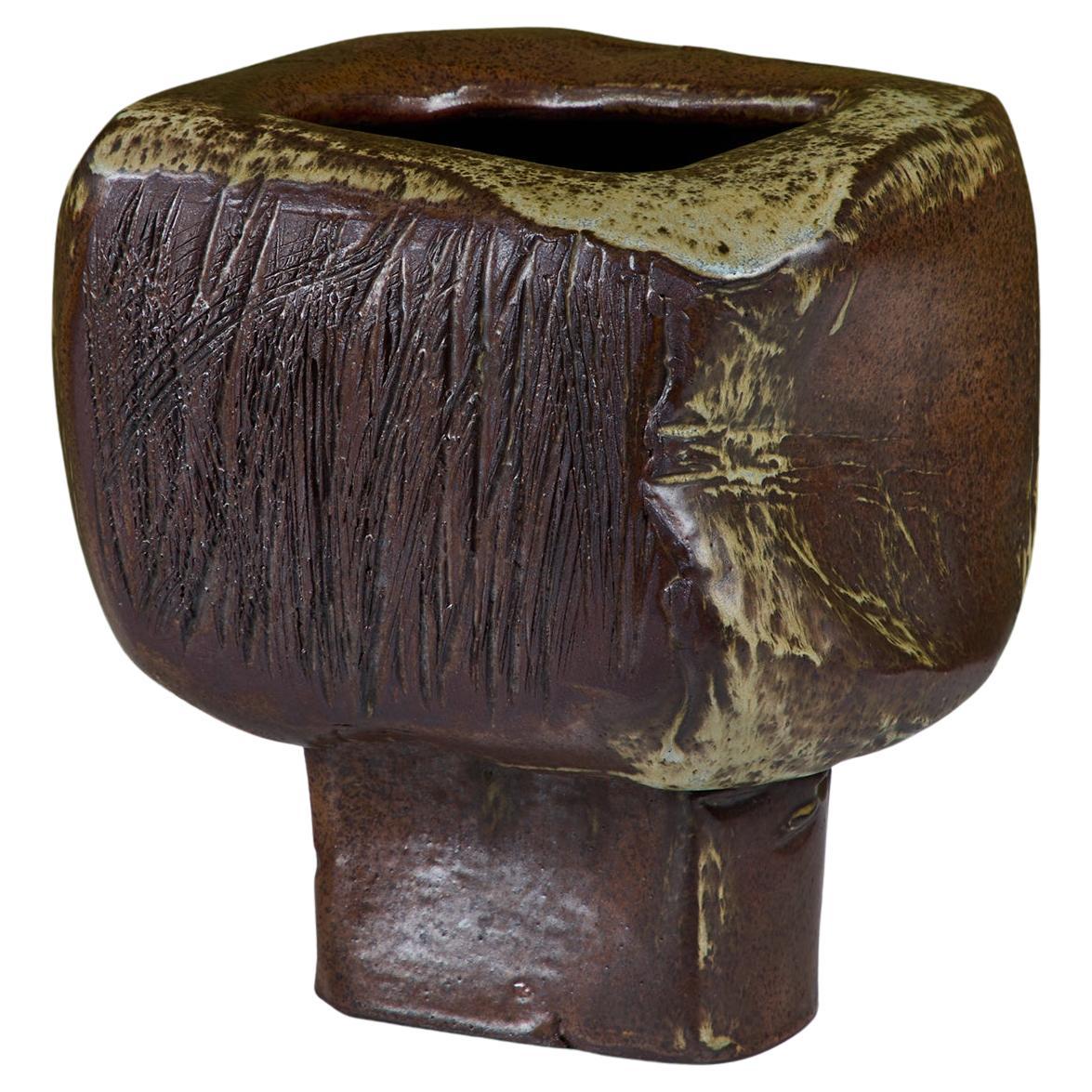 Ceramic Pedestal Base Ikebana Vase