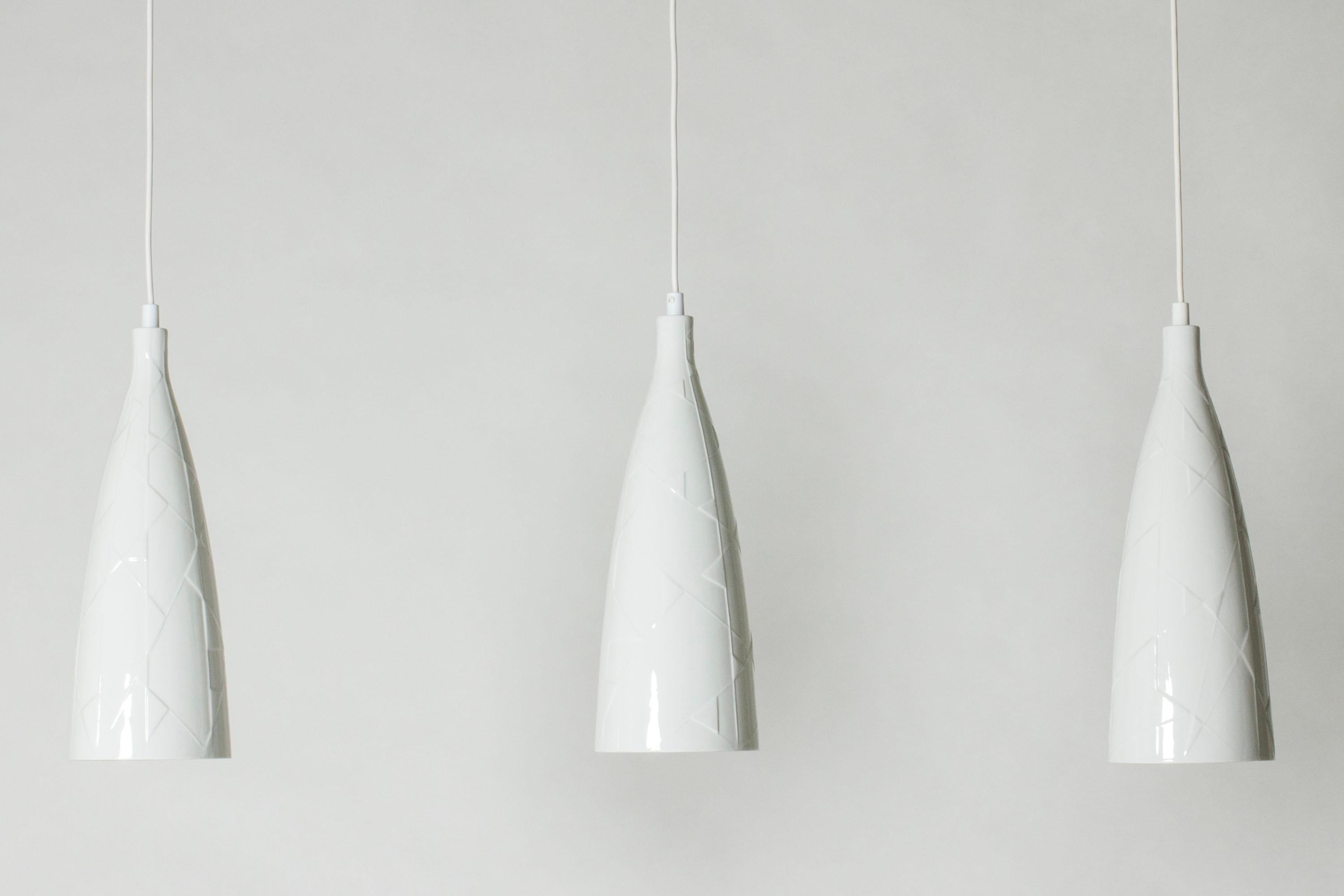 Plafonniers suspendus en céramique, Carl-Harry Stålhane, Rörstrand, Suède, années 1950 Bon état - En vente à Stockholm, SE