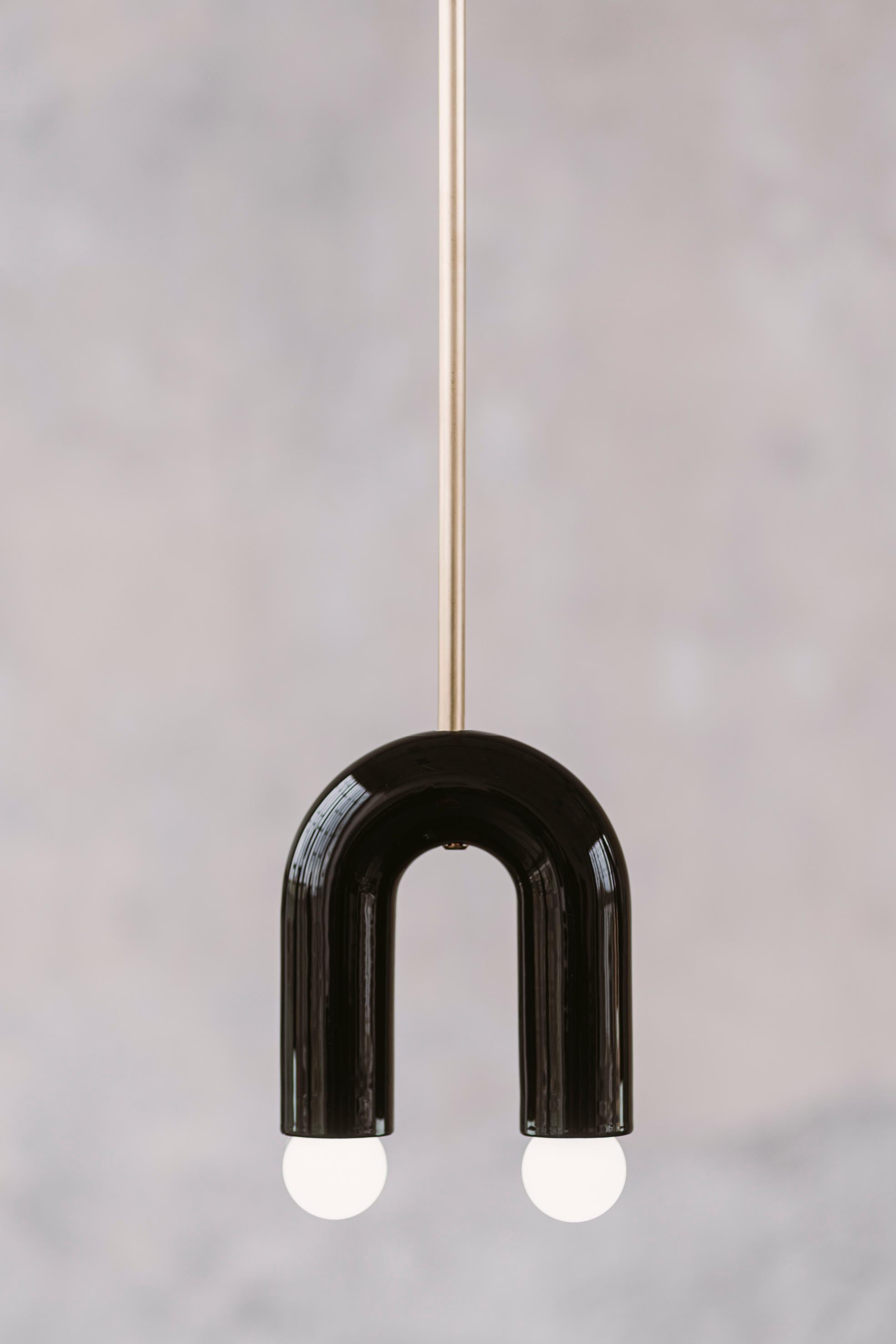 TRN A1 Pendant lamp / ceiling lamp / chandelier
Designer: Pani Jurek

Model shown: TRN A1 Brown, brass rod
Dimensions: H 17.5 x 15 x 5 cm

Bulb (not included): E27/E26, compatible with US electric system

Materials: Hand glazed ceramic and