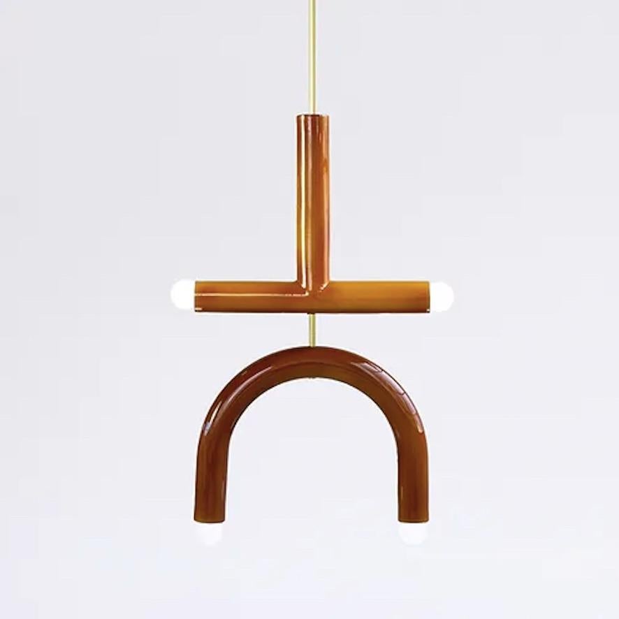 TRN C2 Lámpara colgante / lámpara de techo / lámpara de araña 
Diseñador: Pani Jurek

Dimensiones: H 63 x 36 x 5 cm
Modelo mostrado: Ocre y Marrón

Bombilla (no incluida): E27/E26, compatible con el sistema eléctrico estadounidense

Materiales: