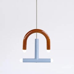 Lampada a sospensione in ceramica 'TRN C3' di Pani Jurek, ocra e blu acciaio, asta d'argento
