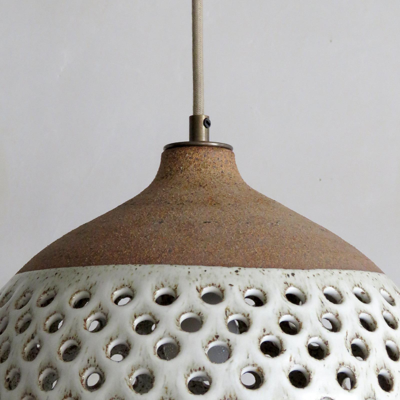 Americano Lampada a sospensione in ceramica n. L51 di Heather Levine in vendita