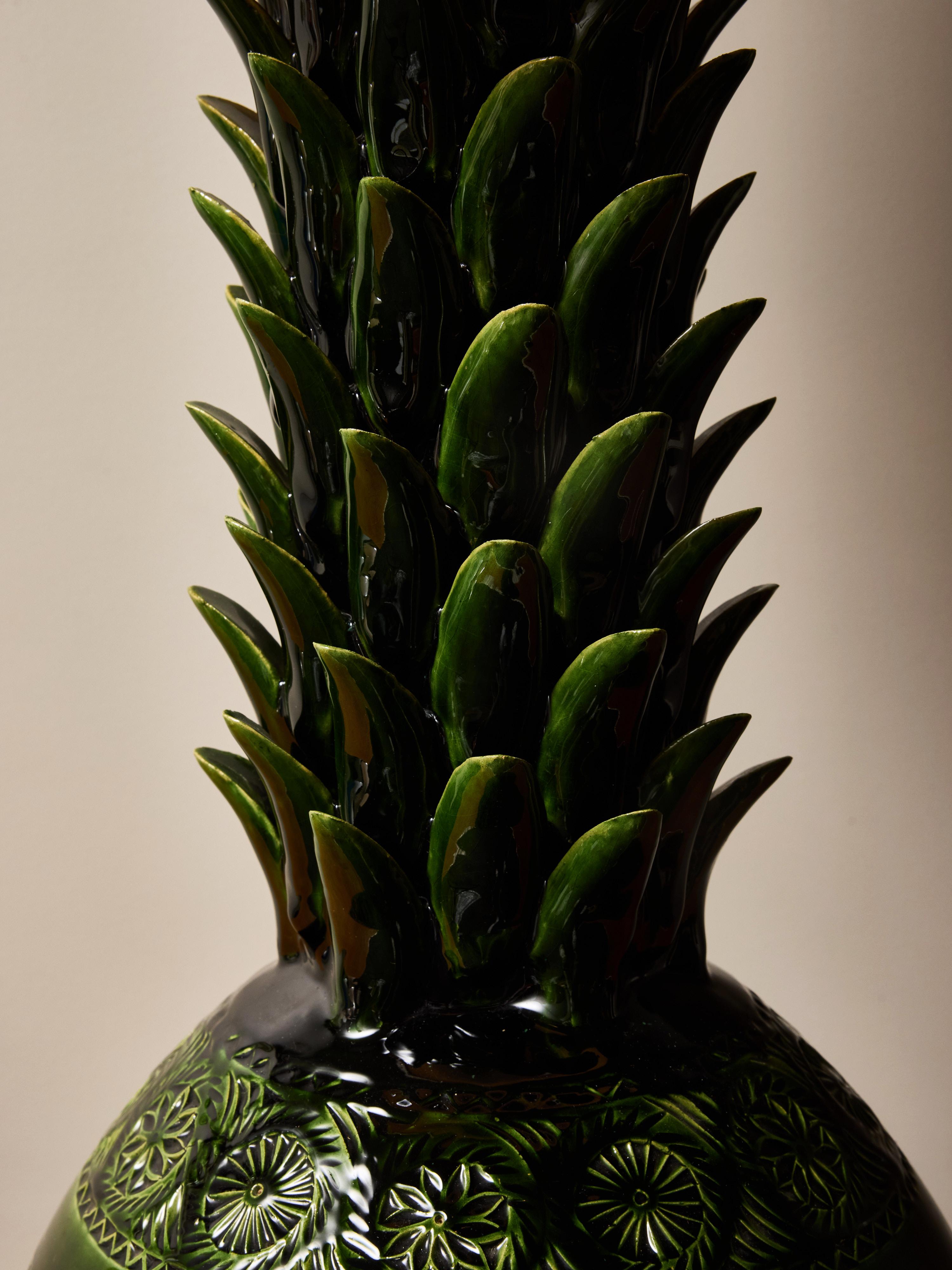 Ceramic Pineapple Table Lamp with Textured Woven Shade en vente 4