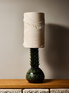 Keramische Ananas-Tischlampe mit strukturiertem, gewebtem Schirm