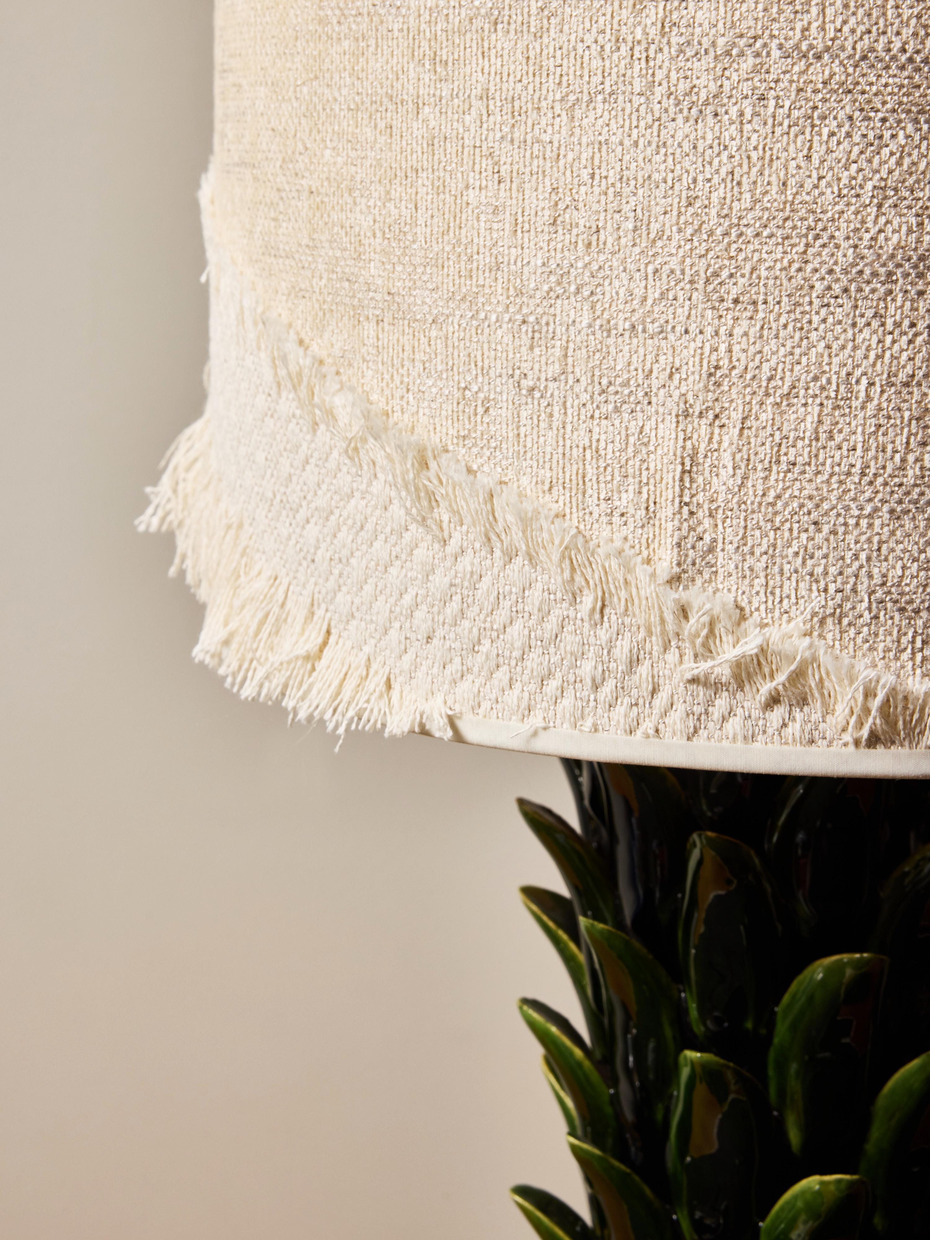 Ceramic Pineapple Table Lamp with Textured Woven Shade Excellent état - En vente à Saint-Ouen, IDF