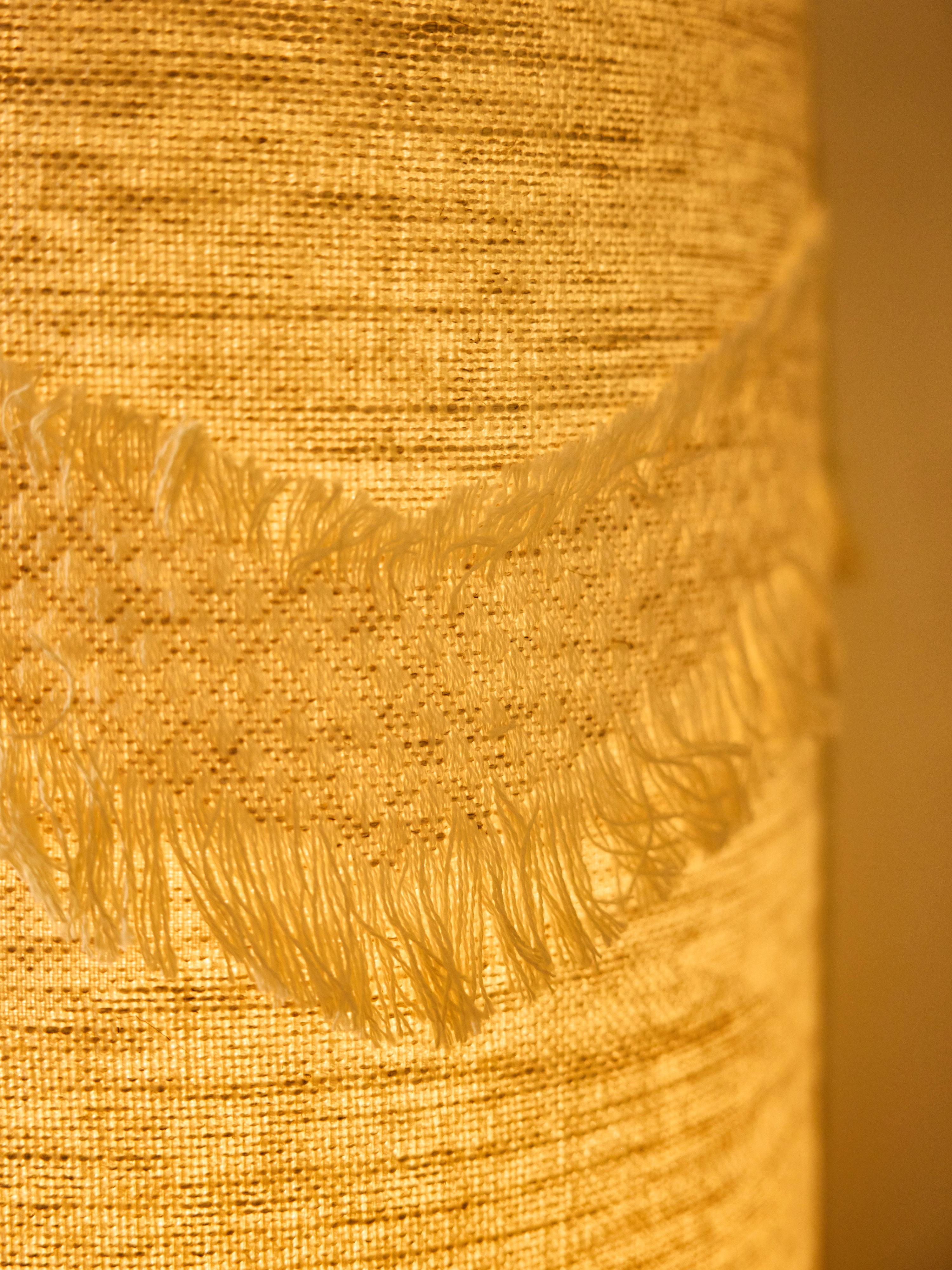 Céramique Ceramic Pineapple Table Lamp with Textured Woven Shade en vente