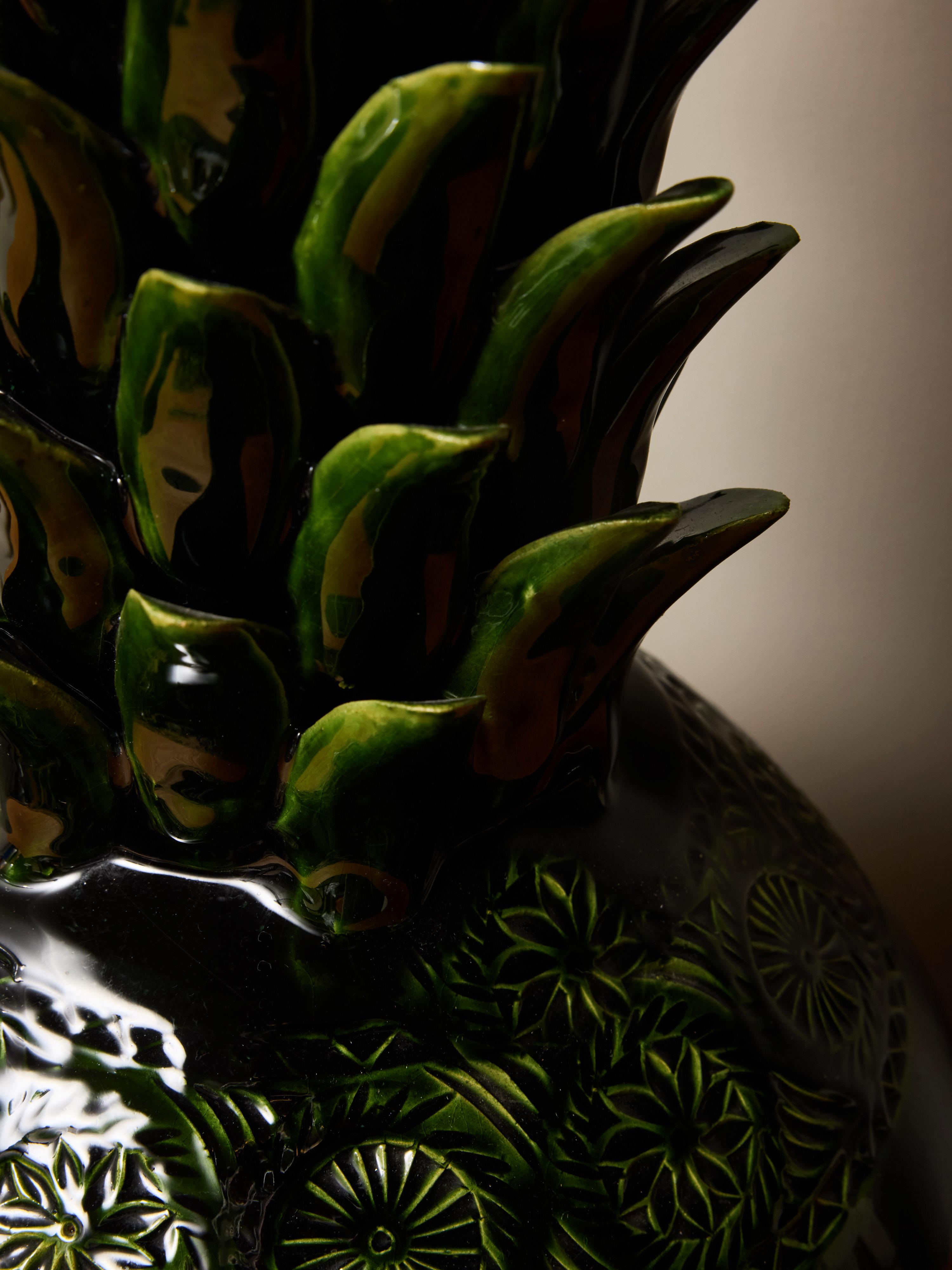 Ceramic Pineapple Table Lamp with Textured Woven Shade en vente 1