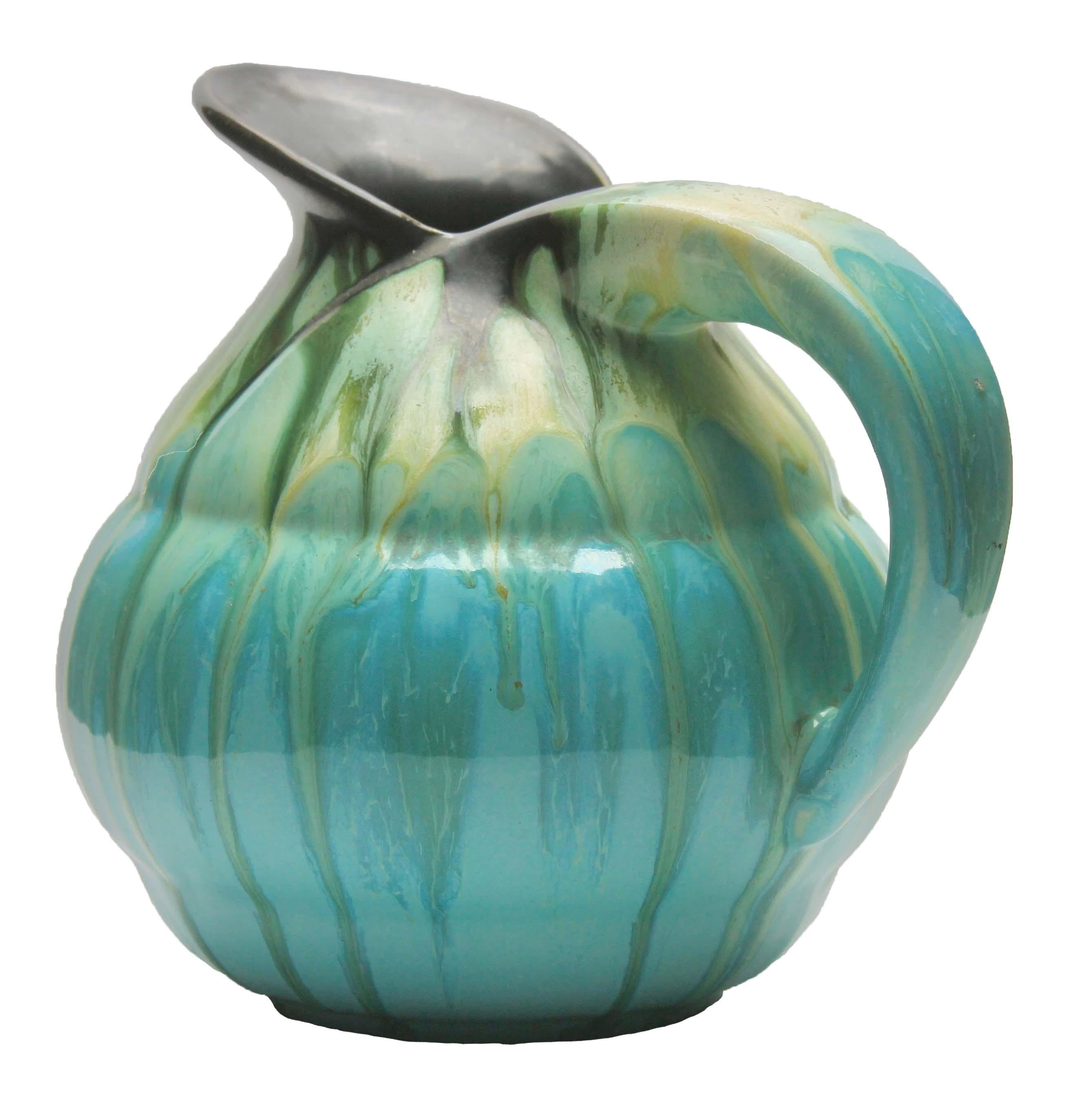 Bellissima brocca in ceramica belga. Smalto a goccia blu chiaro.
I voti in basso dicono: Belgio
Condizioni eccellenti. Nessun danno.













































