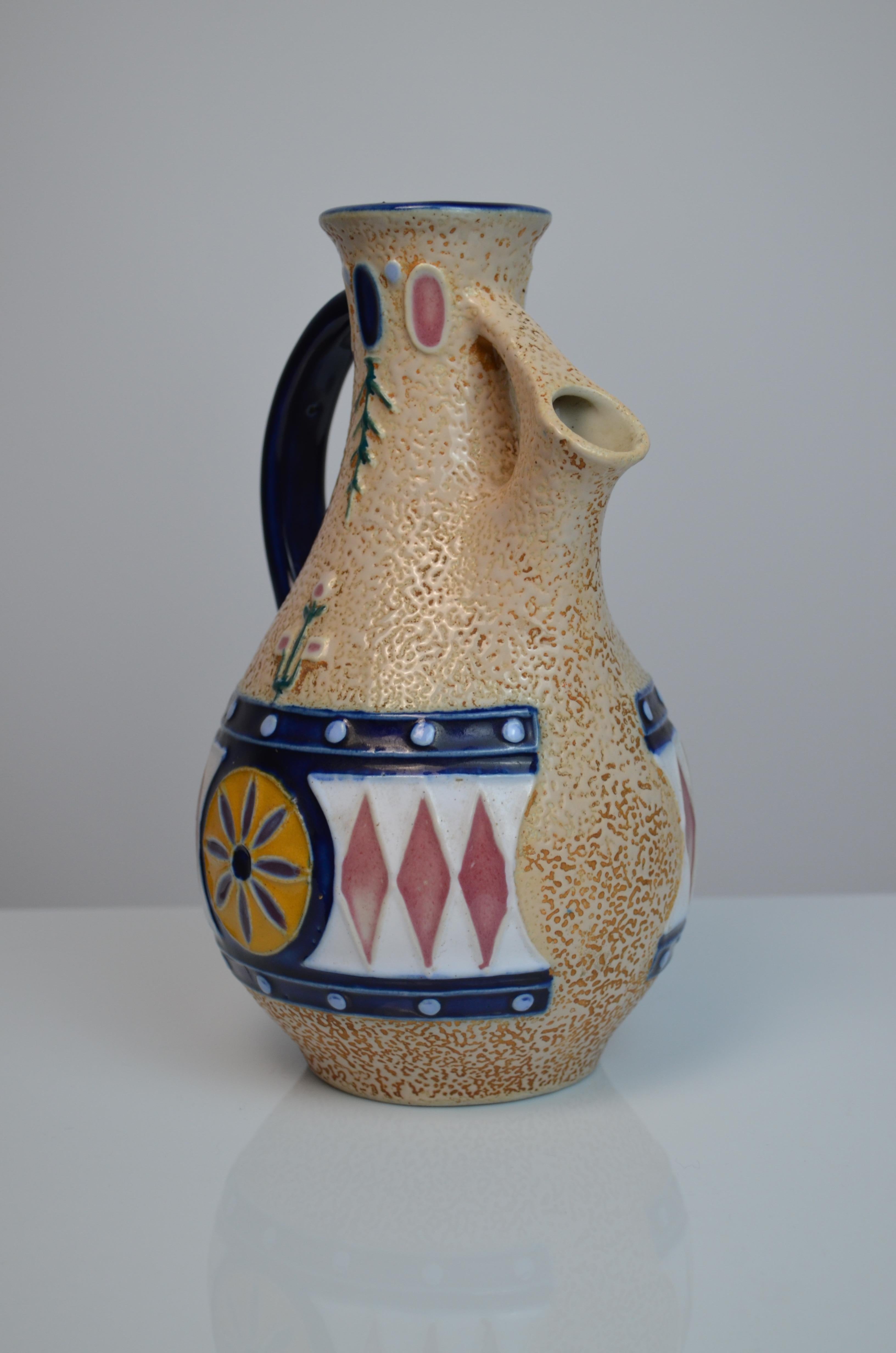 Inizio XX secolo Vaso a brocca in ceramica di Amphora, anni '20 in vendita