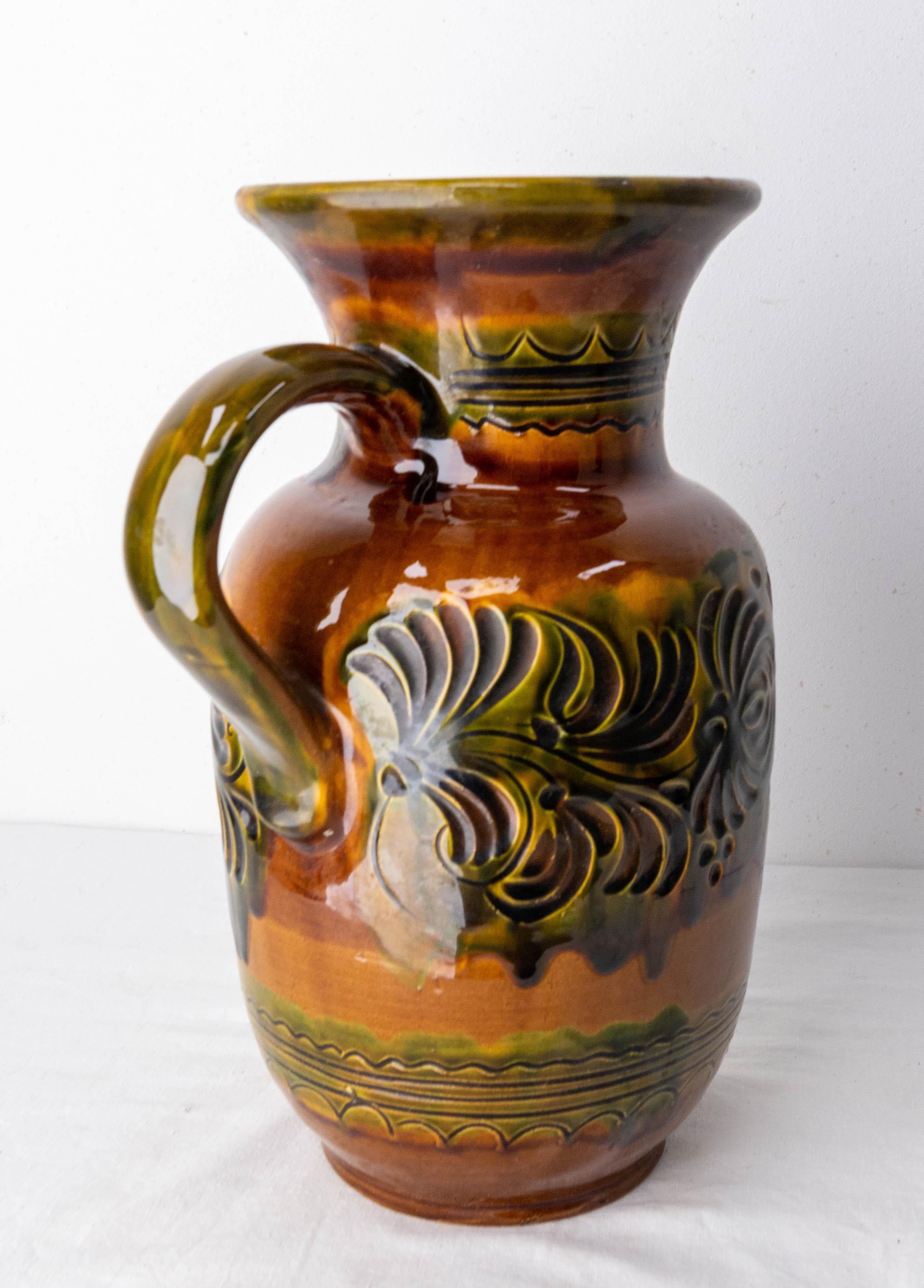Ceramic Pitcher with Decoration of Relief Leaves, Mid-Century Germany In Good Condition For Sale In Labrit, Landes