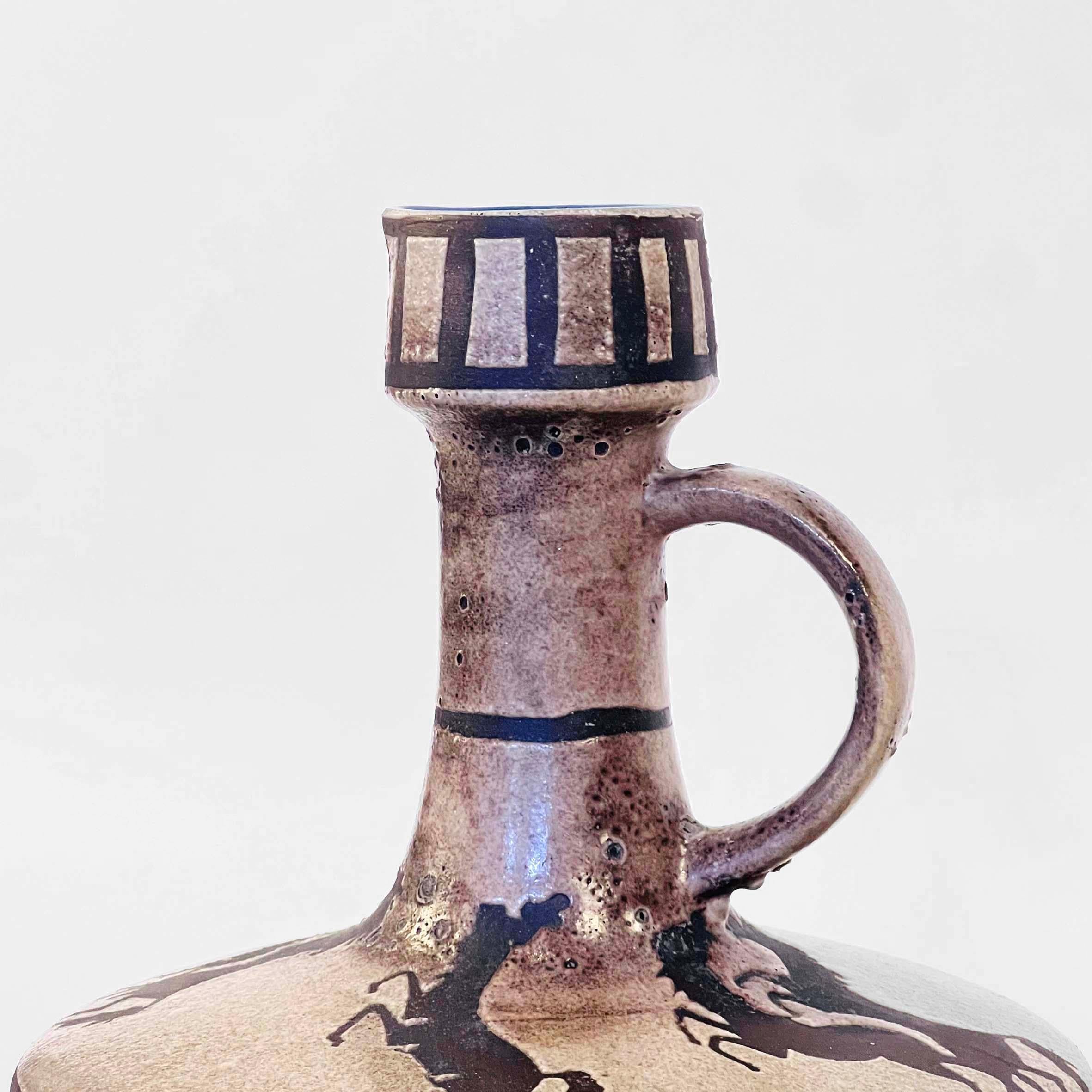 Keramikkrug mit etruskisch inspirierten Motiven im Angebot 1