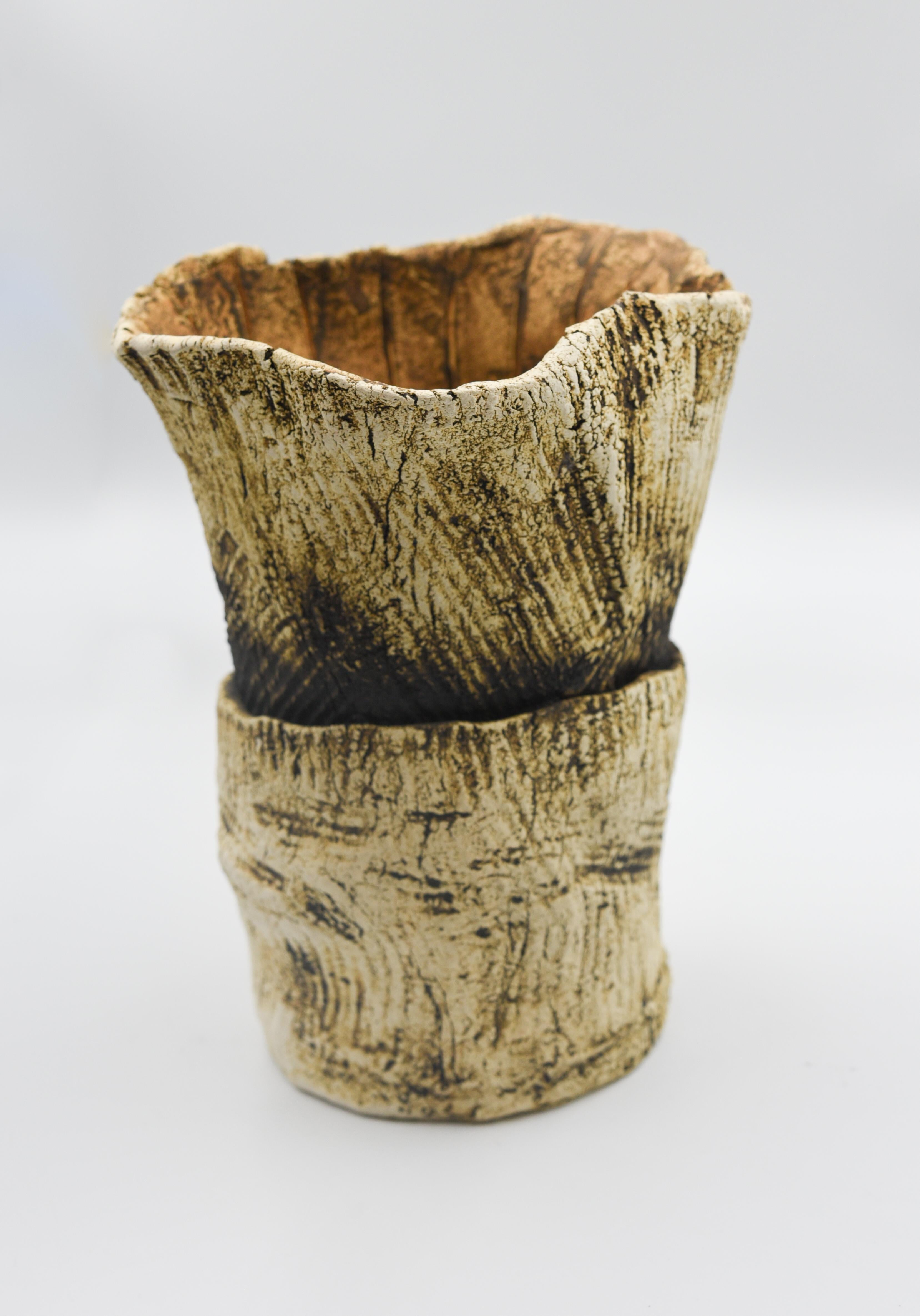 Organique Vase en céramique, incrustation de plantes et terre cuite, design mexicain, forme organique abstraite, fait à la main en vente