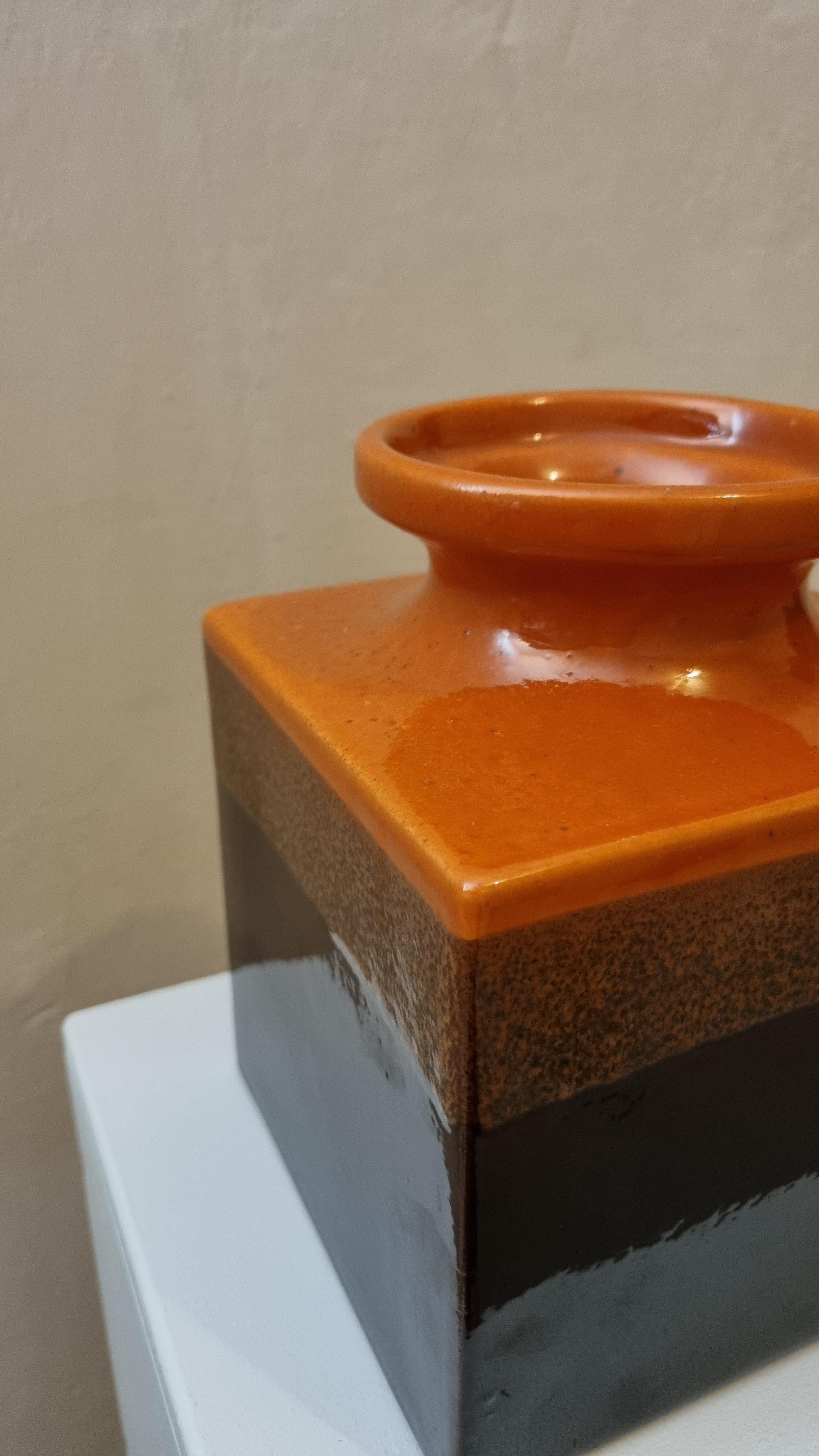 Ceramic planter produced by Ceramiche Bitossi Montelupo, 70s.
Terracotta, pictorial decoration.
Each work created by Bitossi follows a very complex working process, both in the formal and decorative part.
The realization of a ceramic work can be