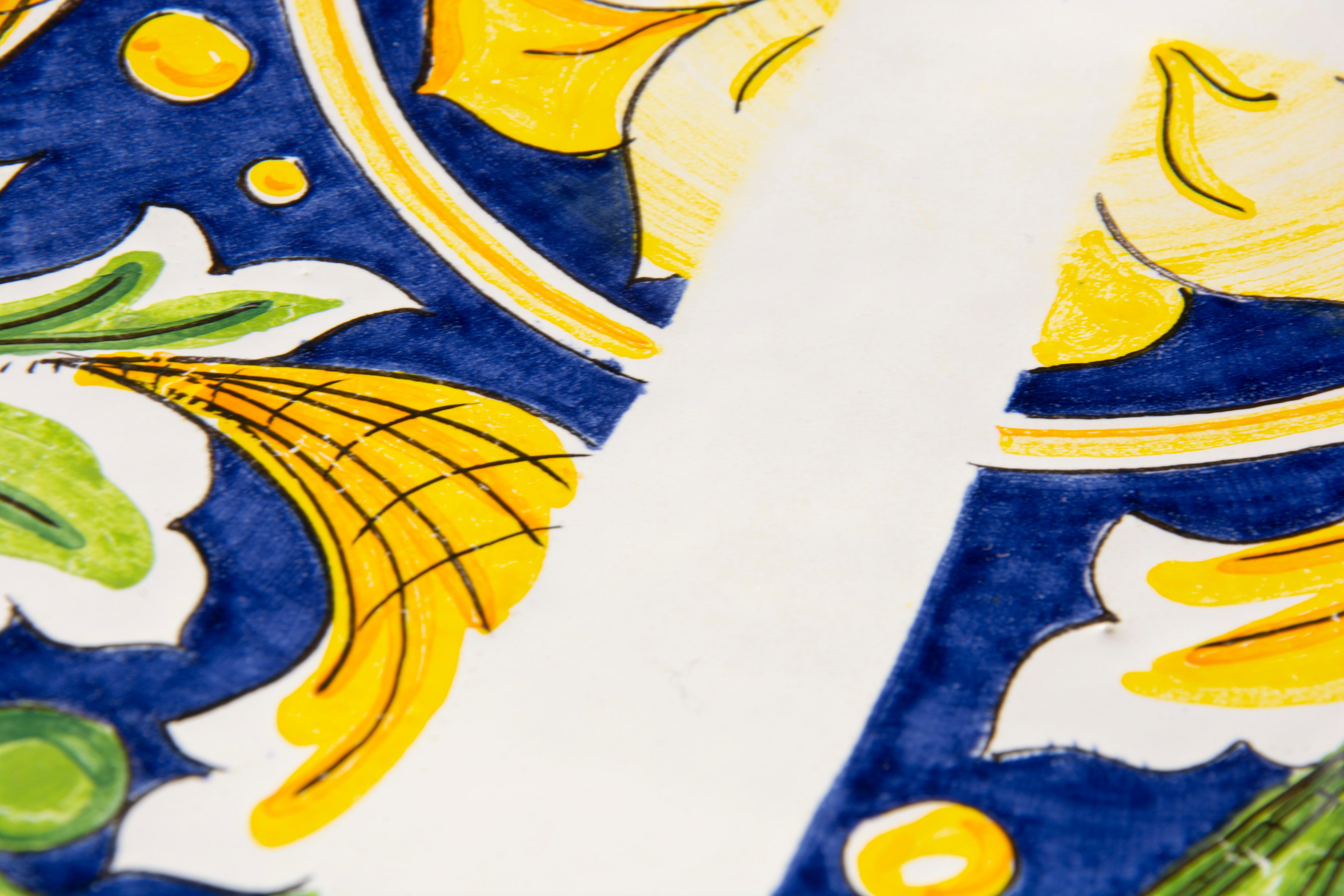 Céramique Assiette en céramique de Pantoù Ceramics Faïence émaillée peinte à la main Contemporary en vente