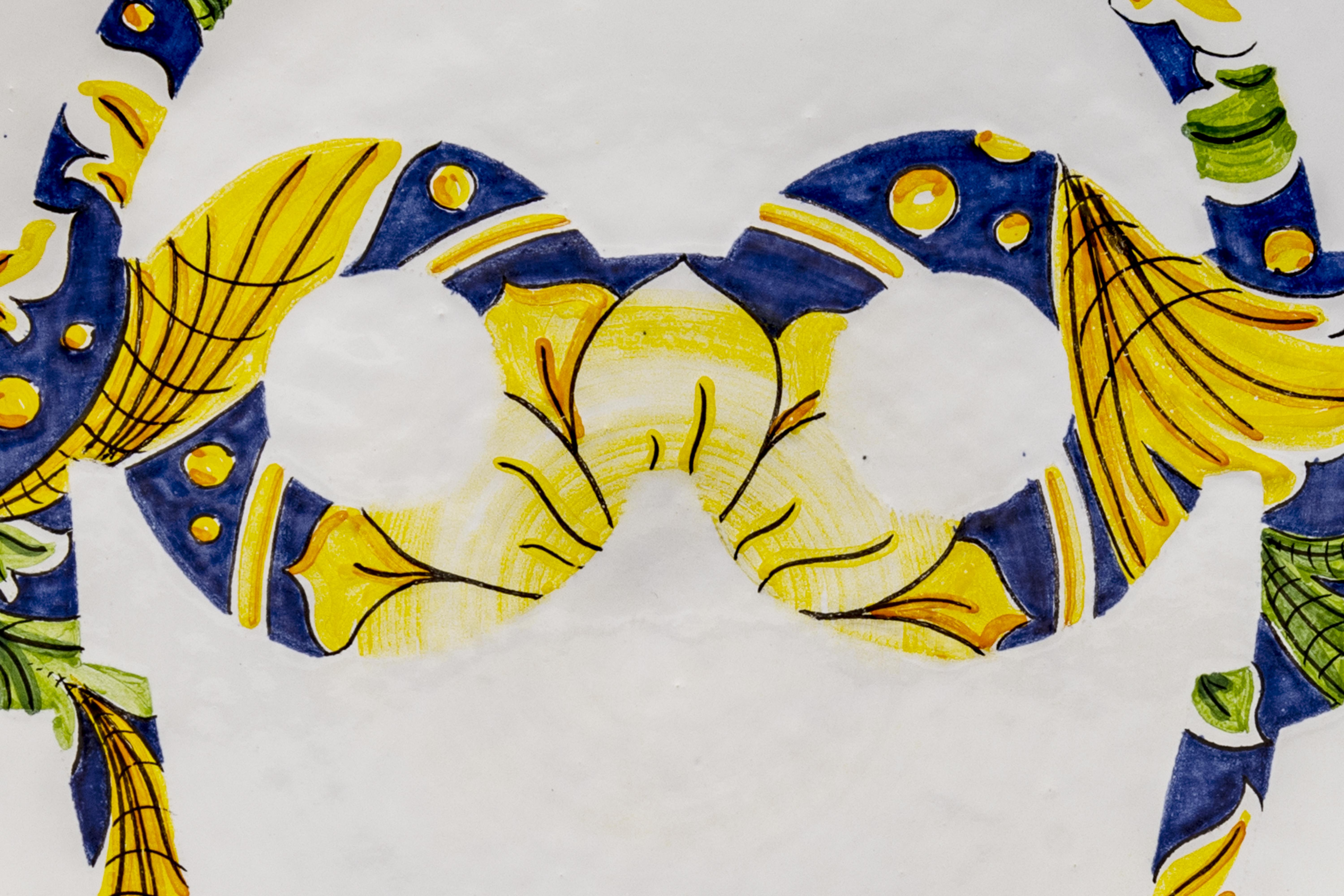 Plato de Cerámica Pintado a Mano Mayólica Esmaltada Italia Contemporáneo Siglo XXI en Nuevo Estado en London, GB