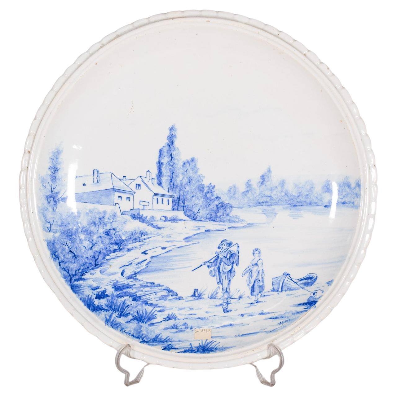 Assiette en céramique, décorée en bleu sur blanc en vente