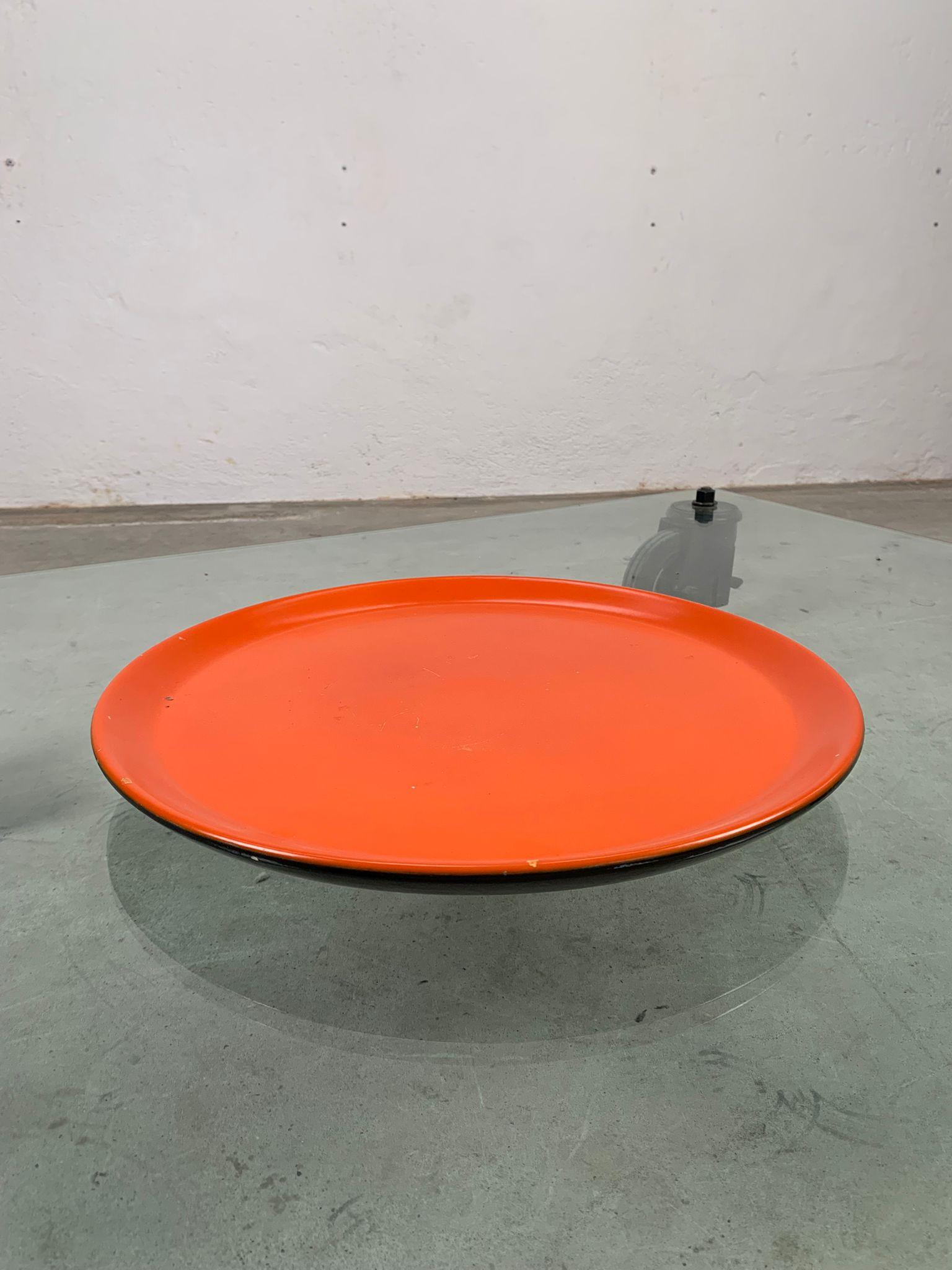 Ceramic plate glazed in orange and black, Lenci Torino, 1960s. 
Ceramic plate glazed in orange on the upper part and black on the lower part, signature present under the plate. 
Nuisances visible in photo
Diameter 46.
