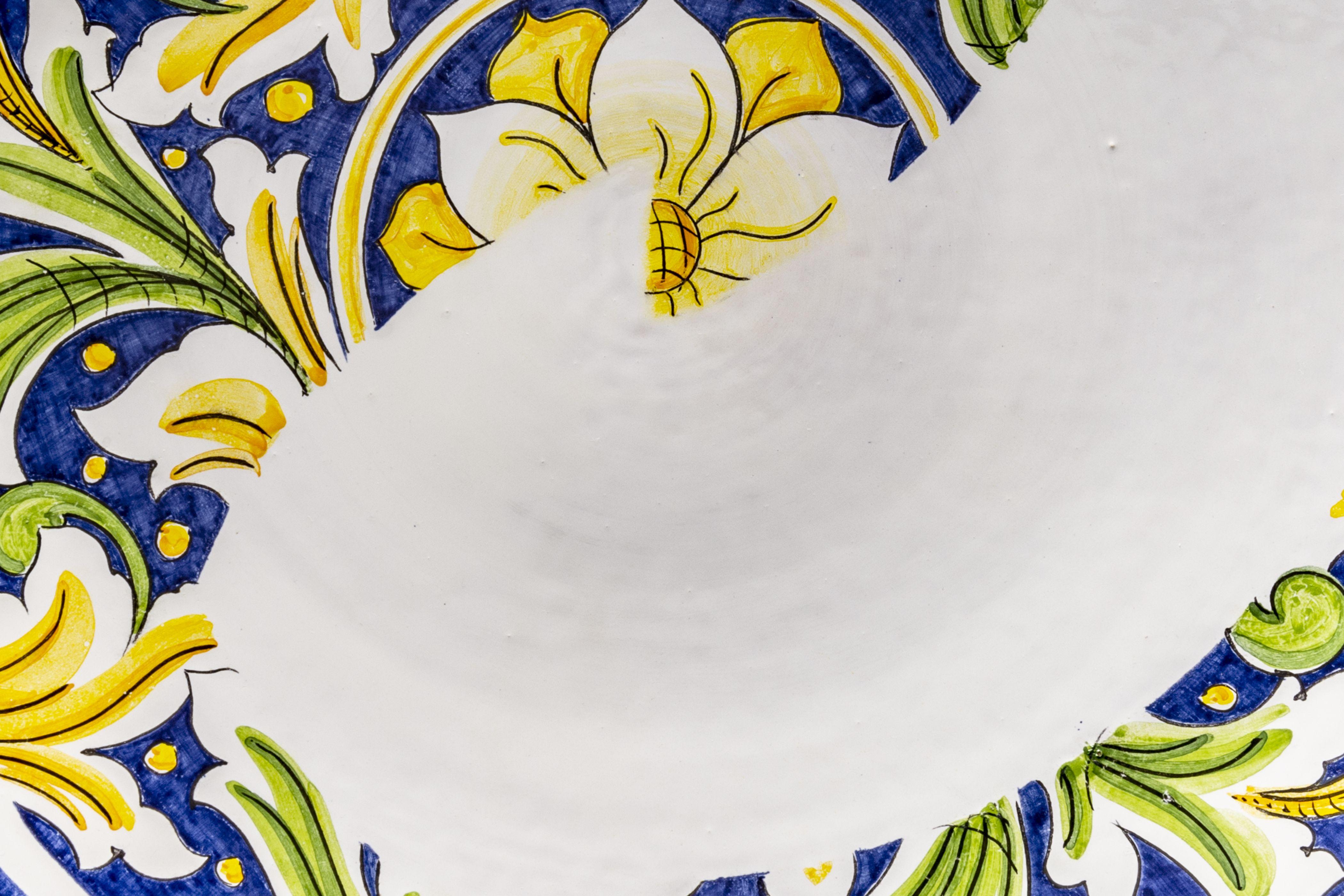 Renaissance Assiette en céramique peinte à la main et émaillée faïence italienne contemporaine en vente