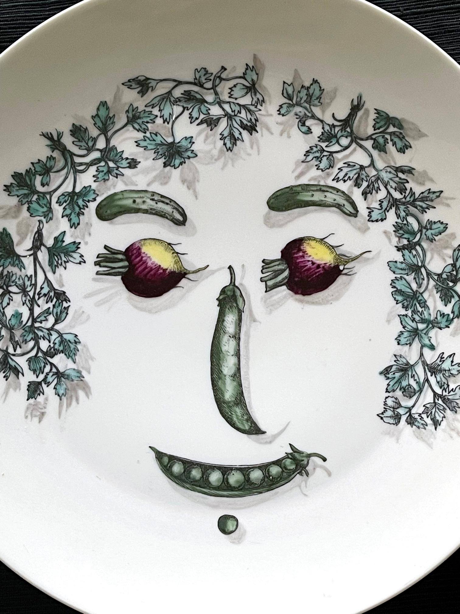 Keramikteller mit pflanzlichem Gesicht von Fornasetti (Italienisch) im Angebot
