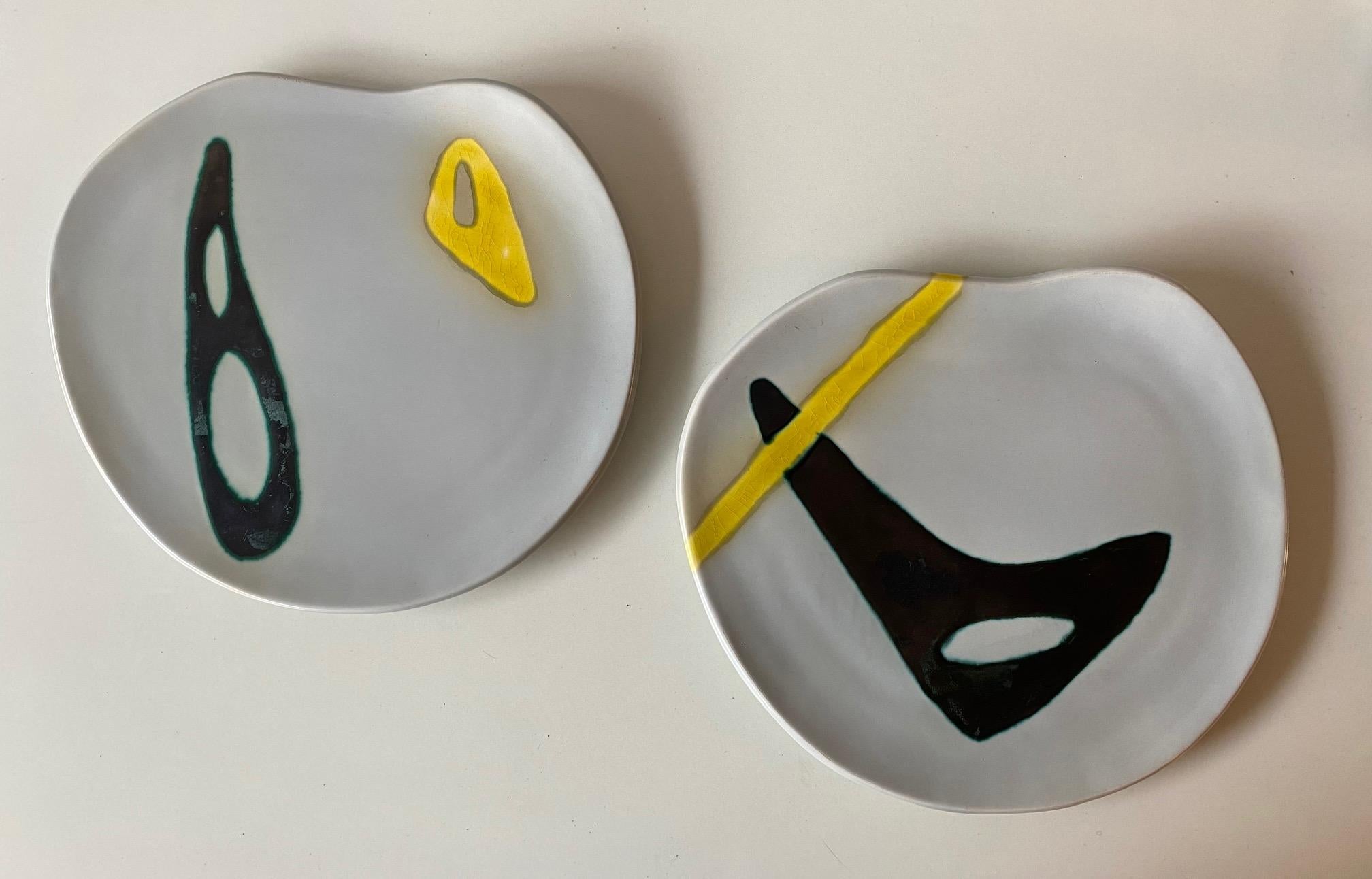 Plato de cerámica de Peter Orlando, Francia, años 60
Artista estadounidense que trabajó (1953-2009) y murió en Francia.