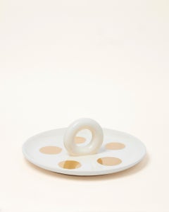 Plato de cerámica Aniela / Puntos dorados de Malwina Konopacka