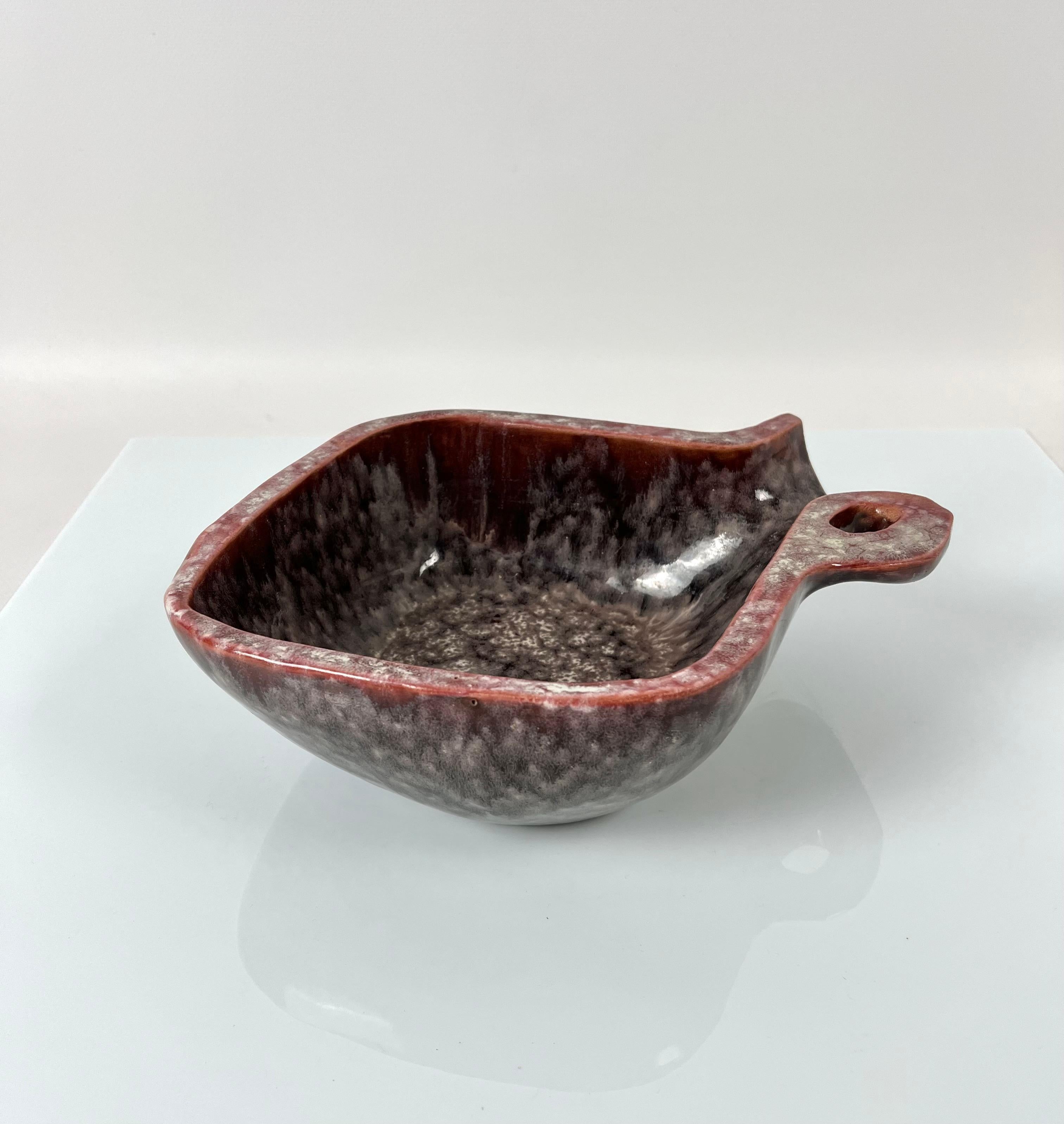 Keramik-Taschentablett in Form eines Fisches, Accolay, Frankreich, 60er Jahre (Mitte des 20. Jahrhunderts) im Angebot
